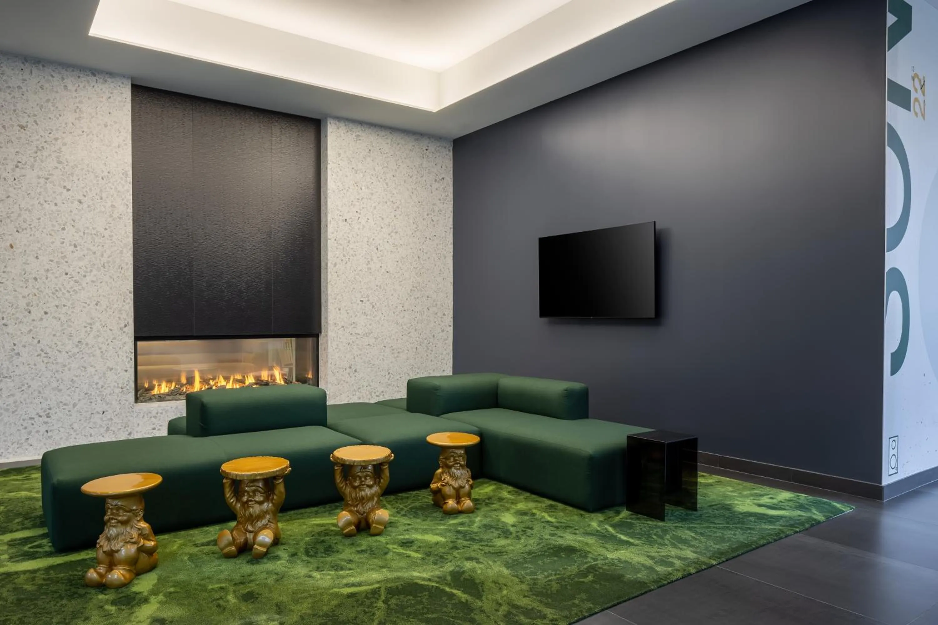 Communal lounge/ TV room in Hampton Inn & Suites Rochester Downtown