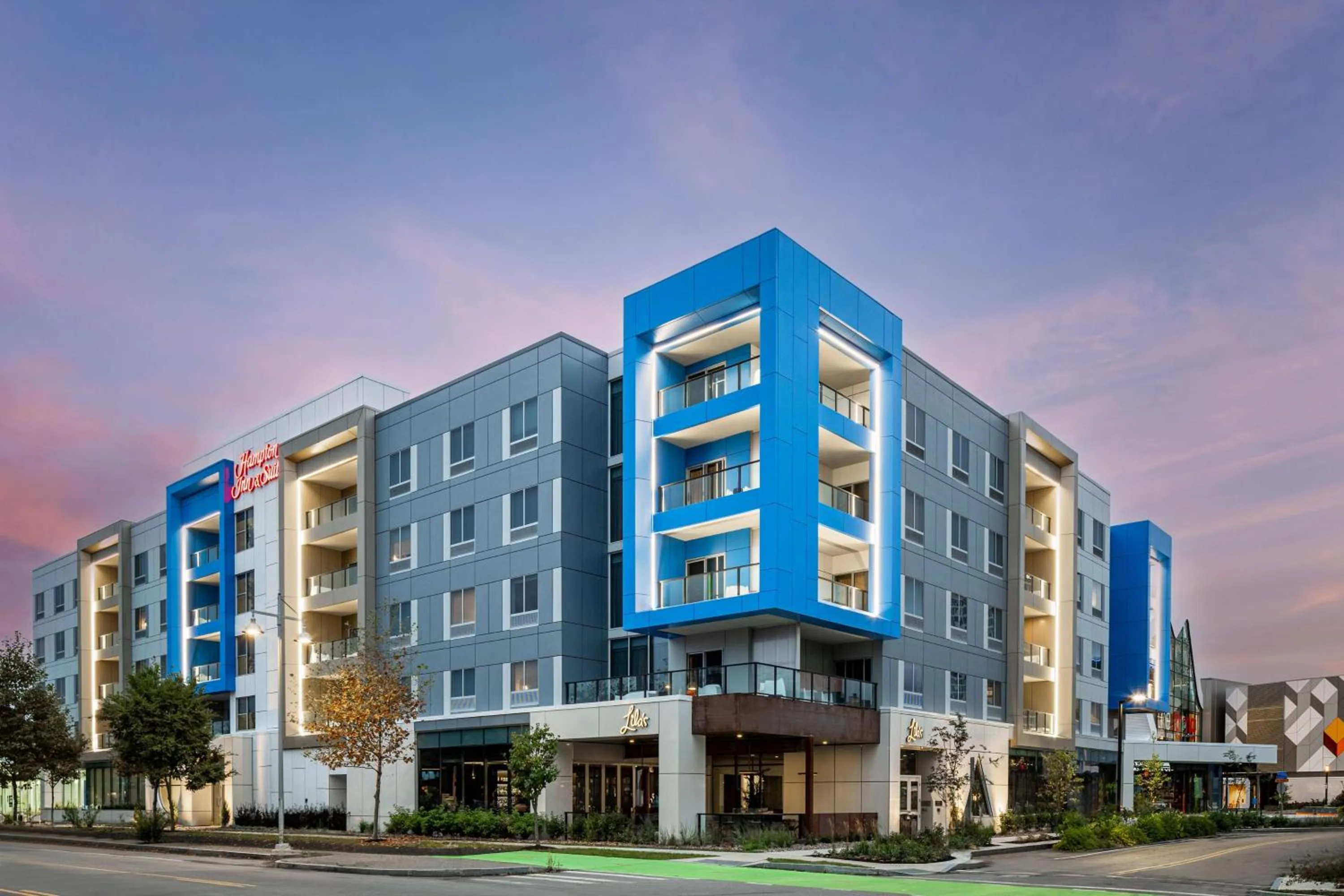 Property building in Hampton Inn & Suites Rochester Downtown