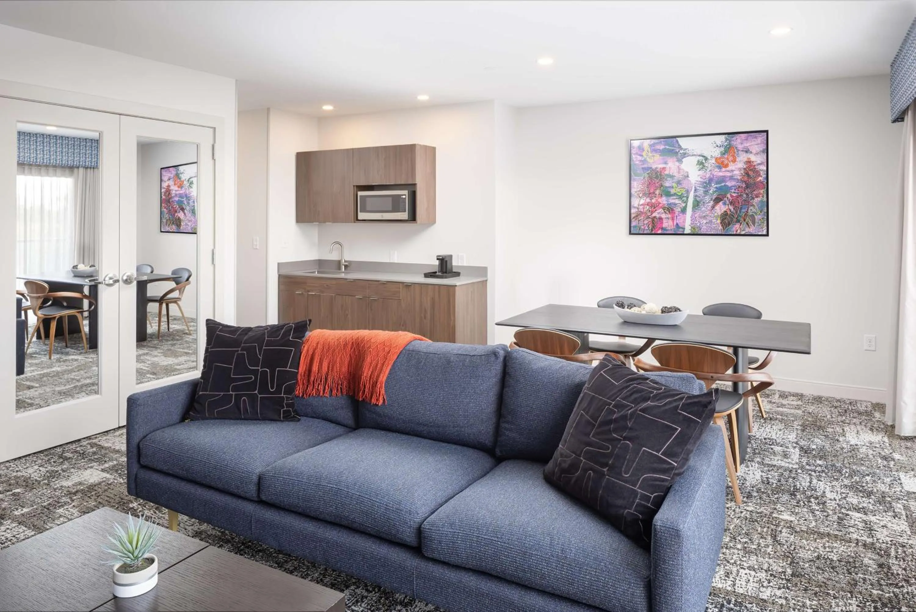 Kitchen or kitchenette in Hampton Inn & Suites Rochester Downtown