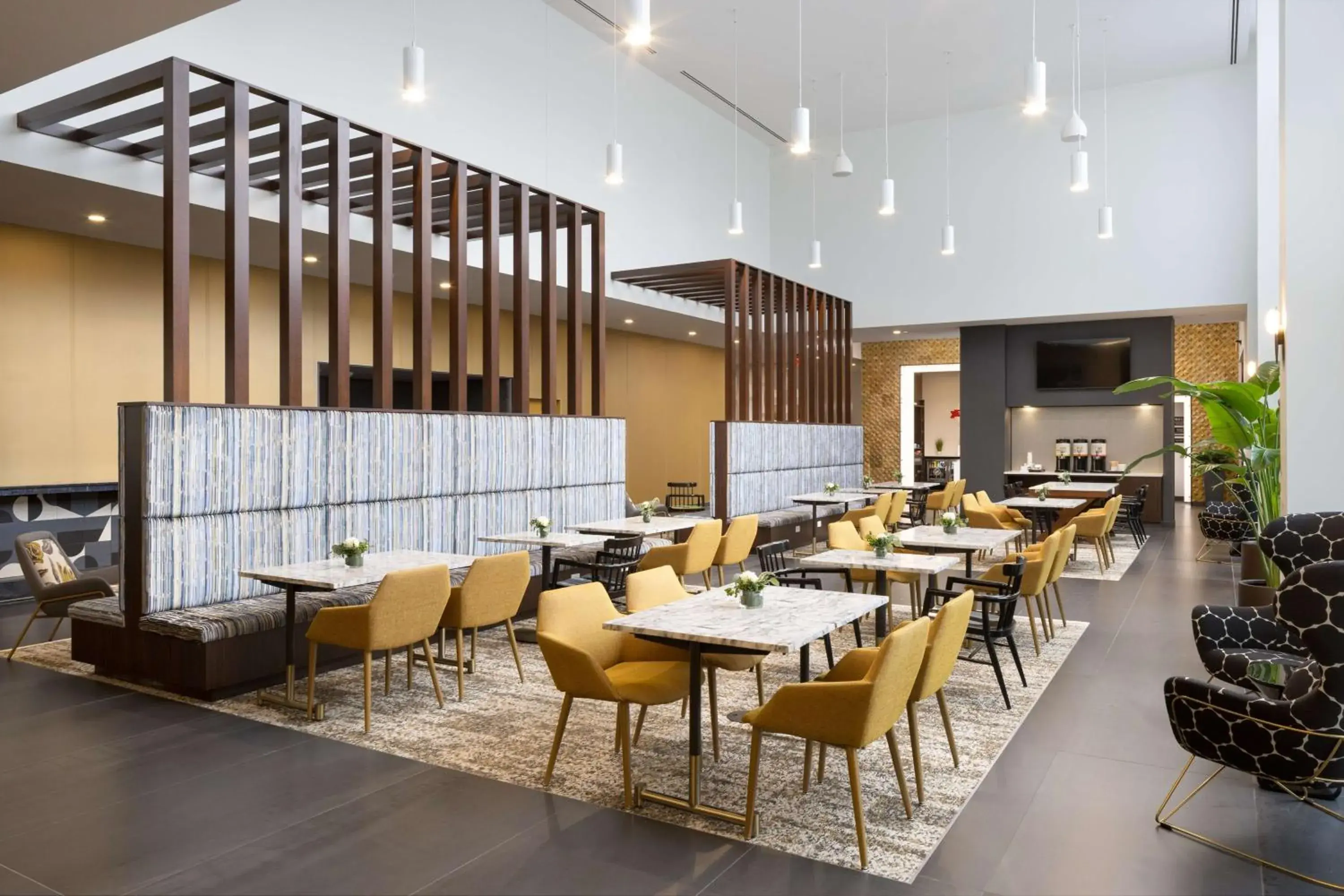 Restaurant/places to eat in Hampton Inn & Suites Rochester Downtown Restaurant/places to eat in Hampton Inn & Suites Rochester Downtown