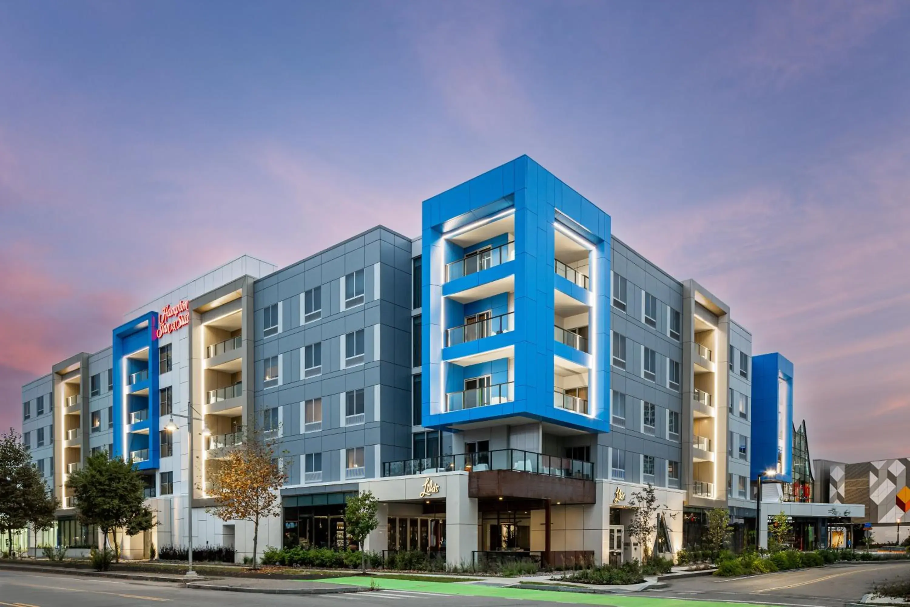 Property building in Hampton Inn & Suites Rochester Downtown Property building in Hampton Inn & Suites Rochester Downtown