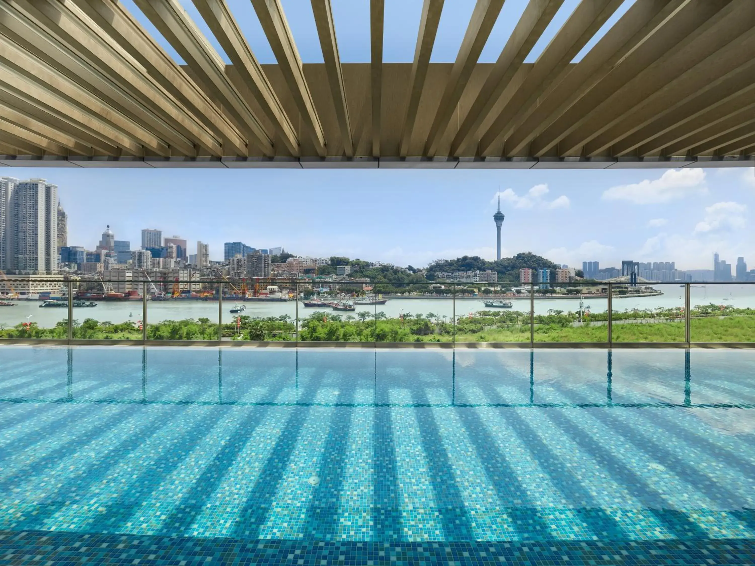 Swimming pool in Hilton Zhuhai Swimming pool in Hilton Zhuhai