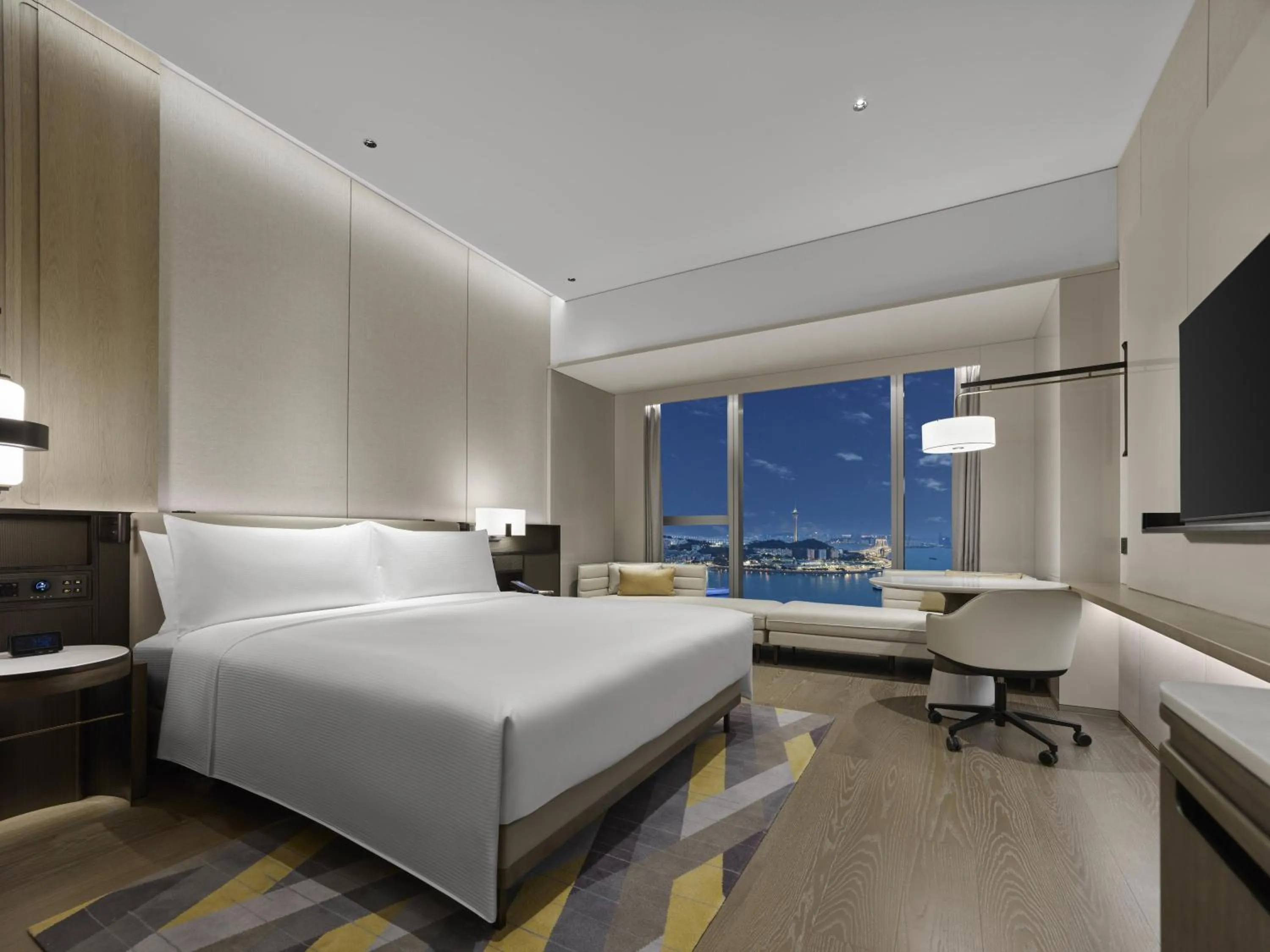 Bedroom, Bed in Hilton Zhuhai