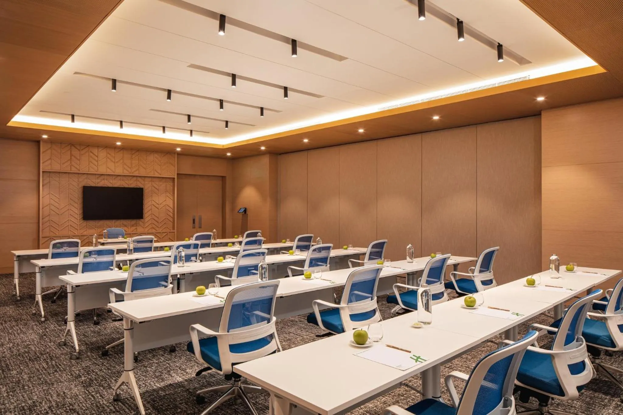 Meeting/conference room in Holiday Inn & Suites - Dubai Science Park by IHG