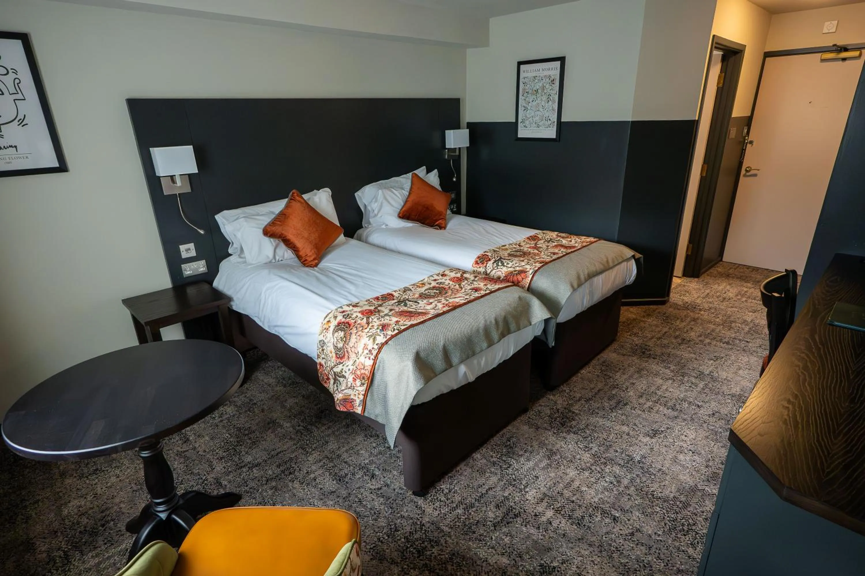 Bed in Cat & Lion Country Pub and Hotel