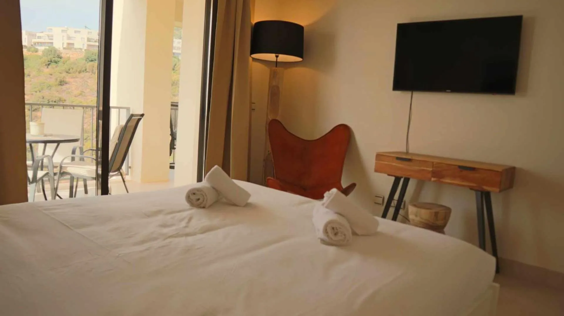 Bed in Marbella Resort, Samara. By Houselogy