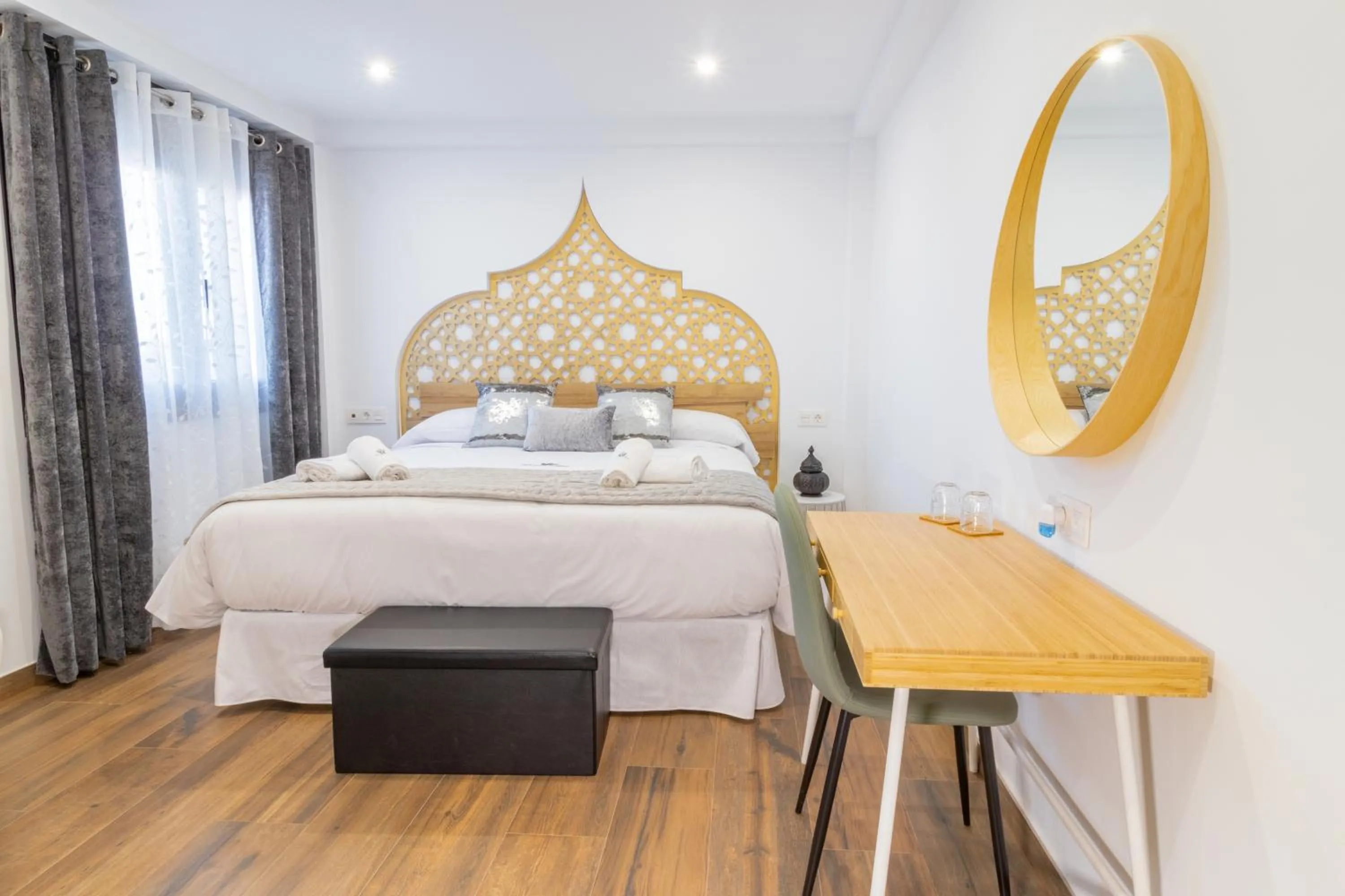 Bed in Hotel Reina Aixa