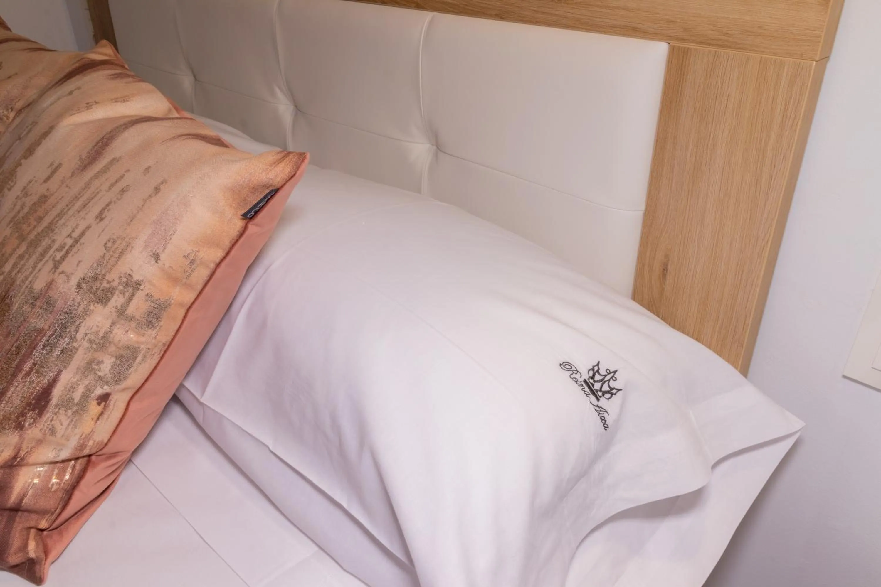 Bed in Hotel Reina Aixa