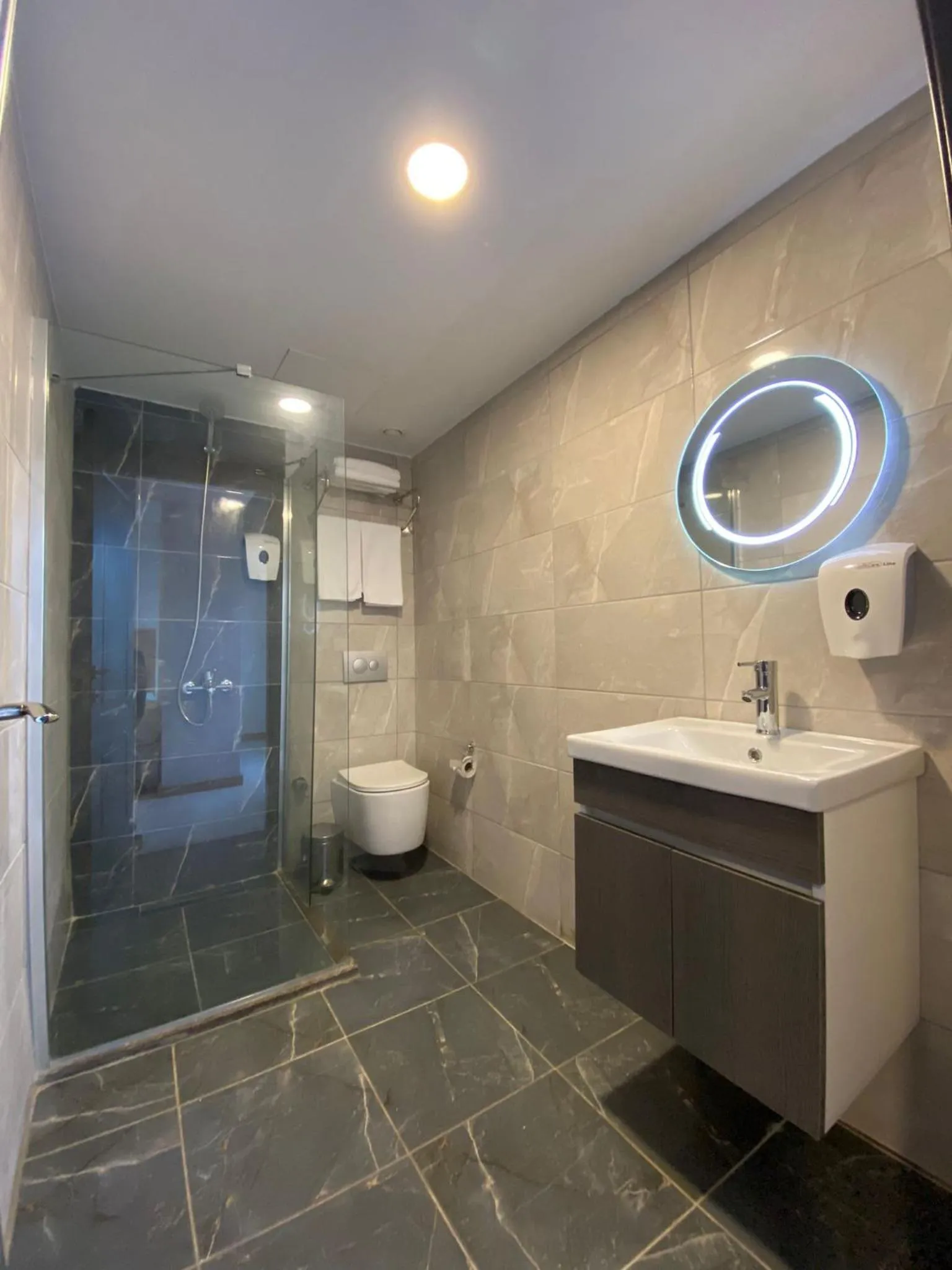 Shower in The Gate Kadıköy Downtown