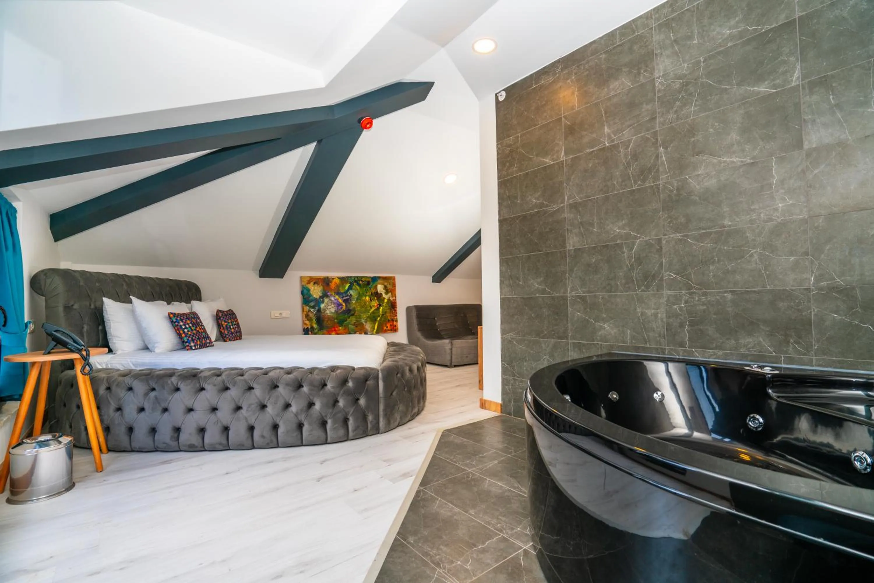 Bath, Bed in The Gate Kadıköy Downtown