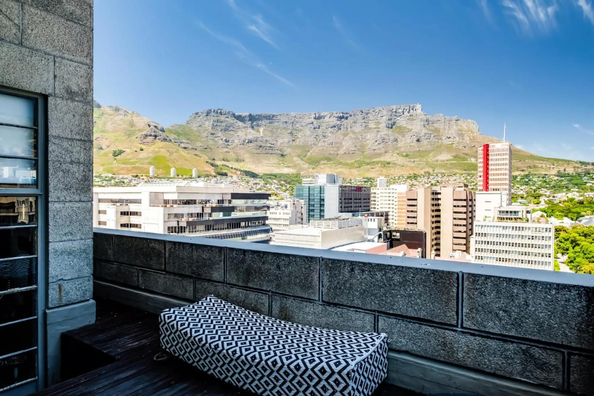 Splendid Art Deco Loft in the Heart of Cape Town