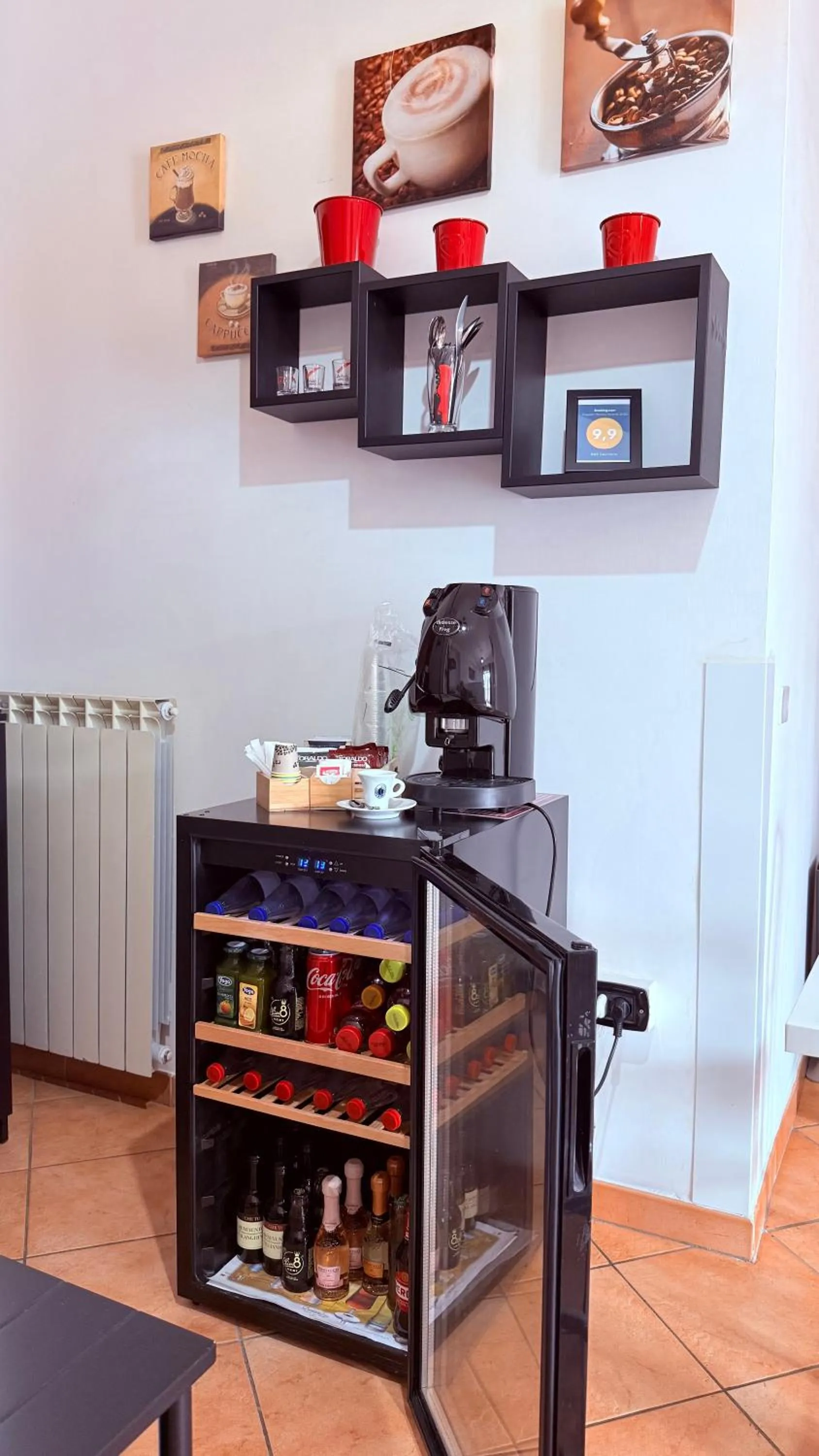 Restaurant/places to eat in Vanvitelli Home