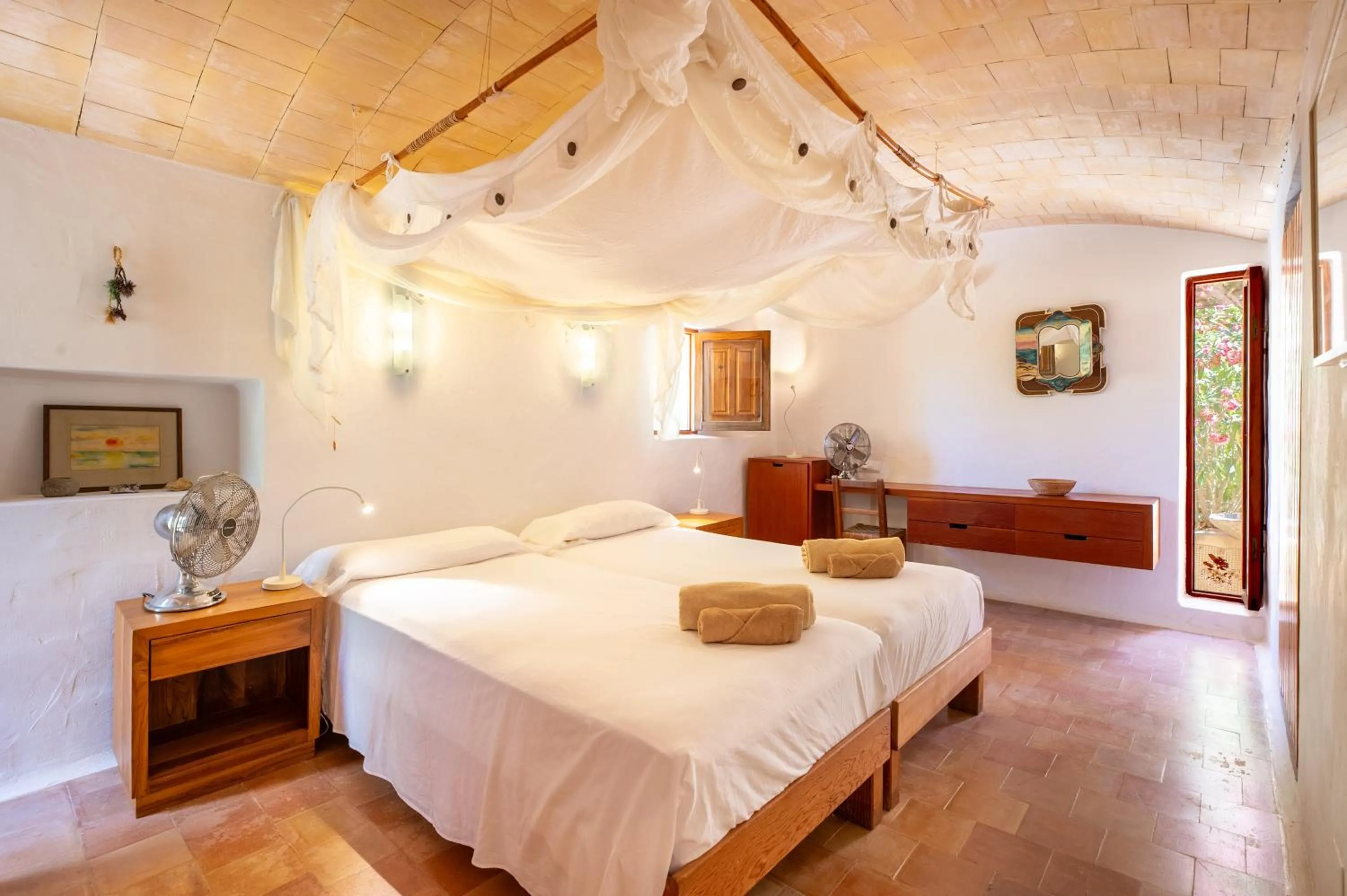 Living room, Bed in Sa Paret Nova