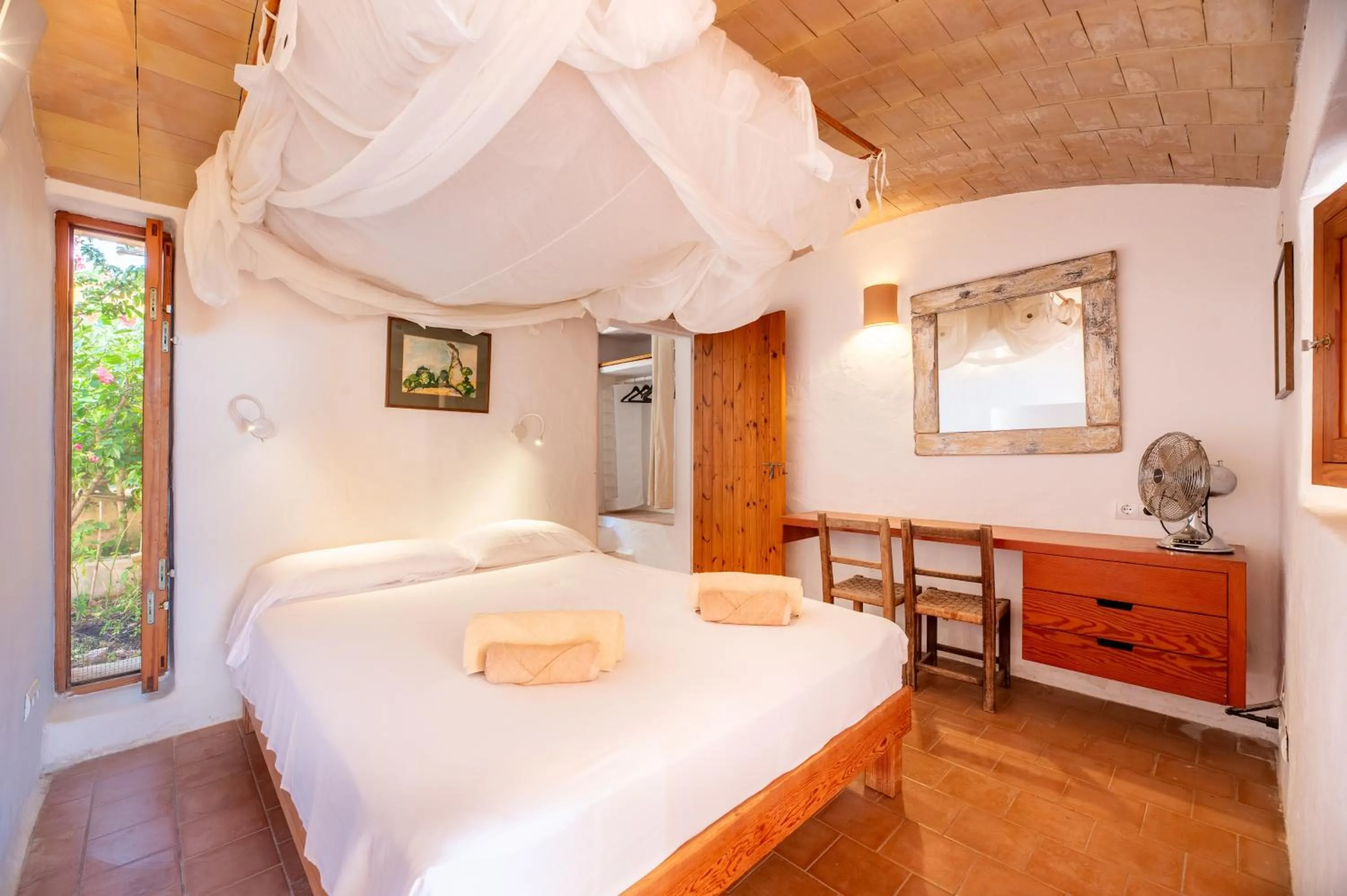 Living room, Bed in Sa Paret Nova
