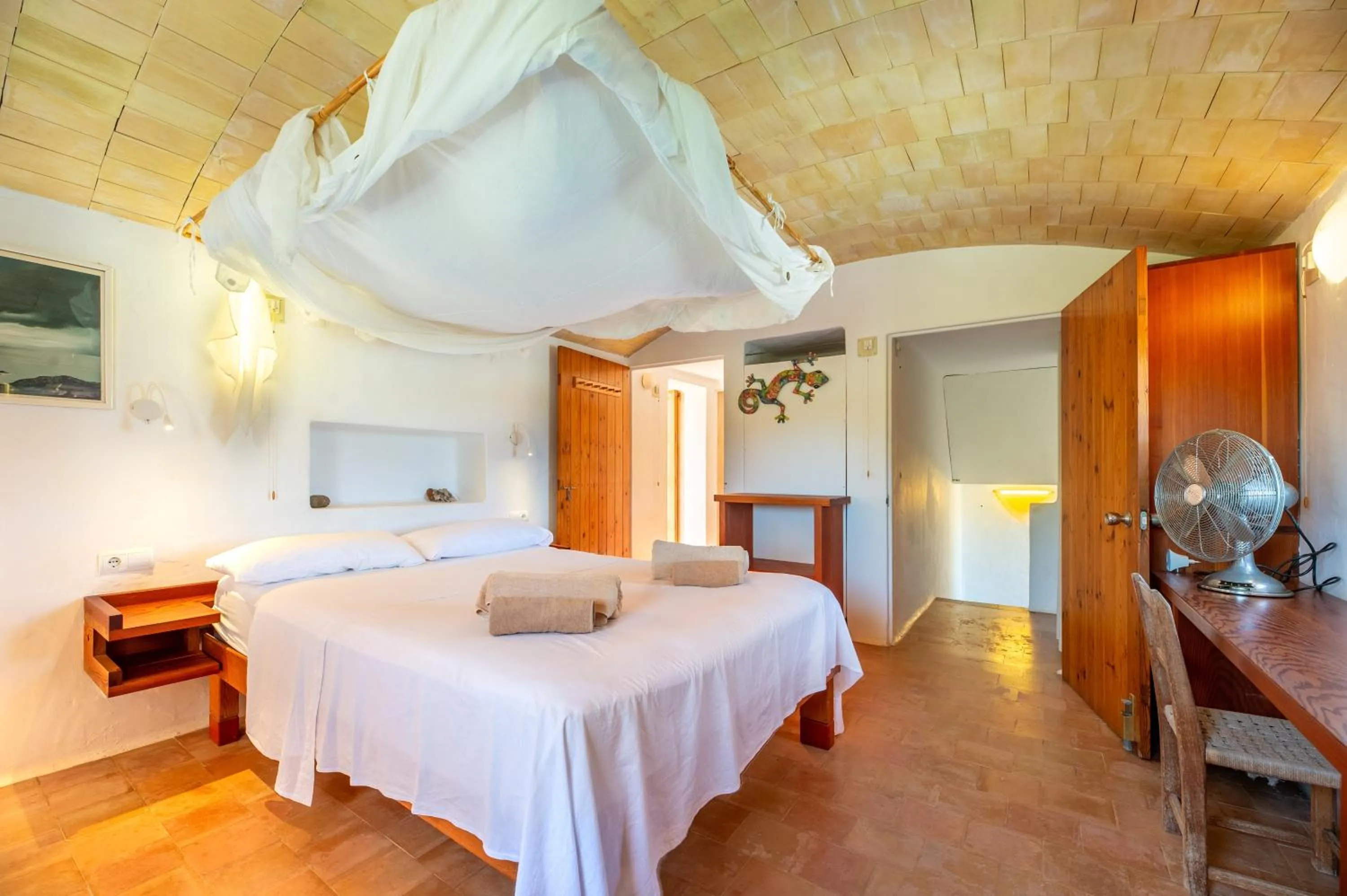 Property building, Bed in Sa Paret Nova