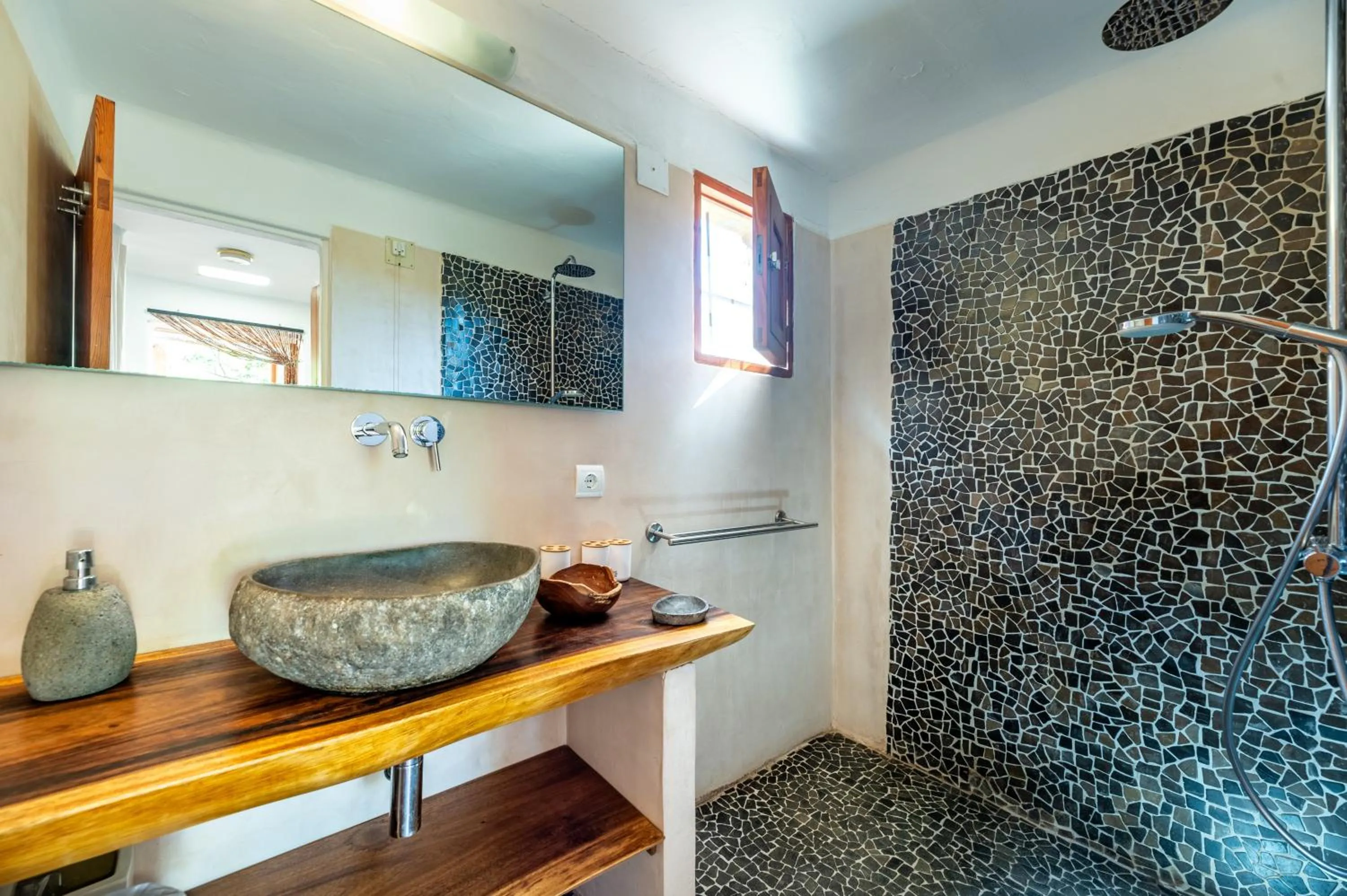 Bathroom in Sa Paret Nova