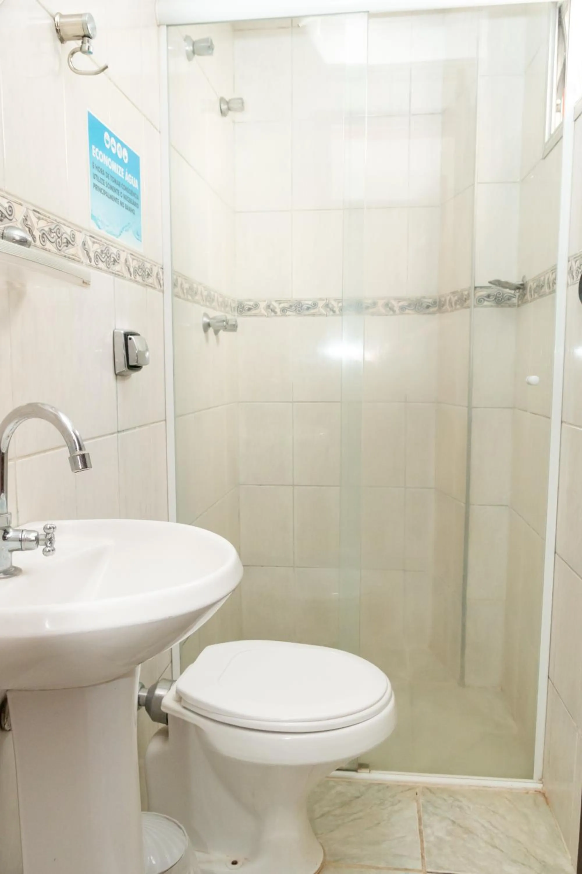 Shower in RUBY HOSPEDAGENS