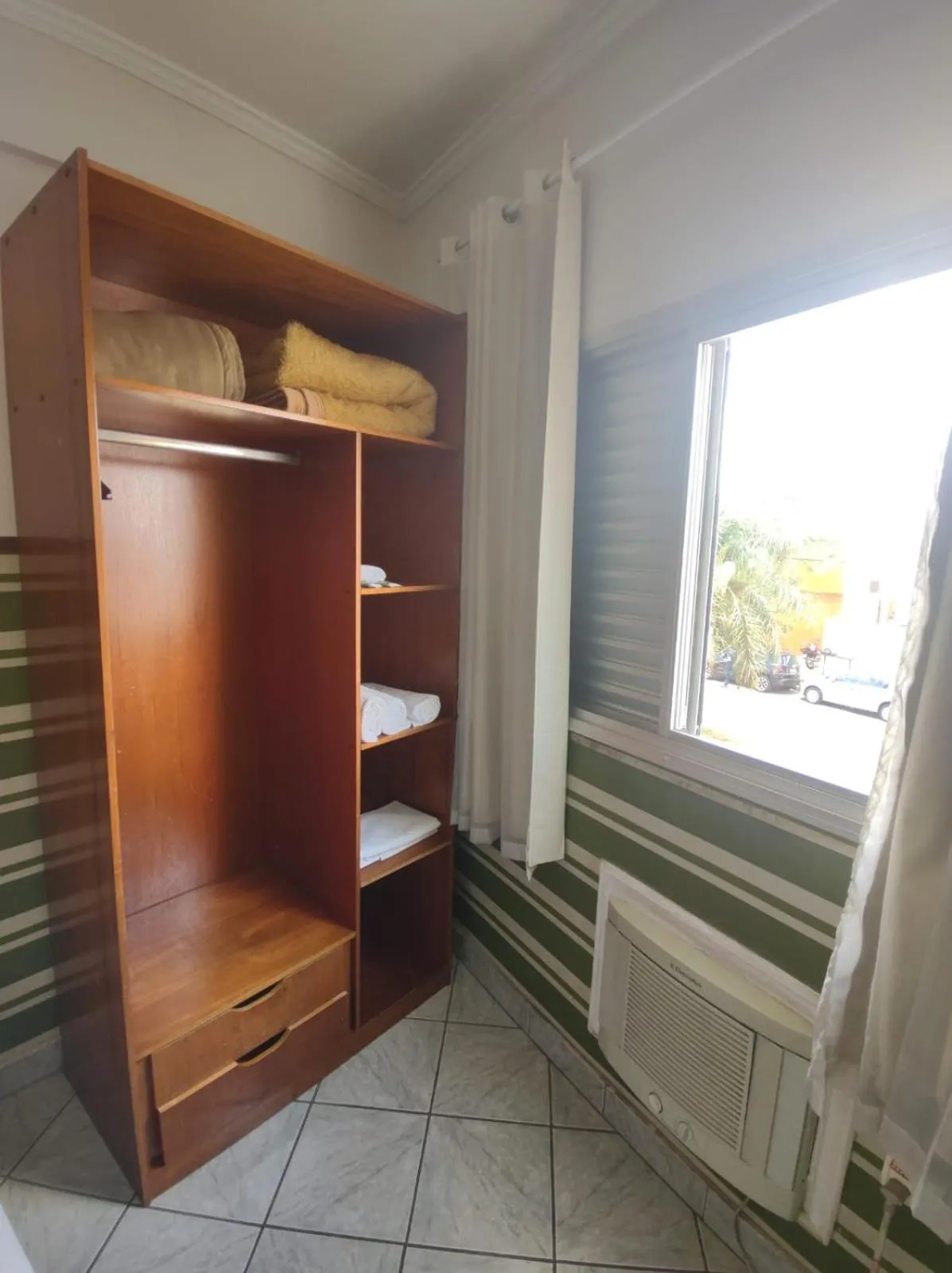 wardrobe in RUBY HOSPEDAGENS