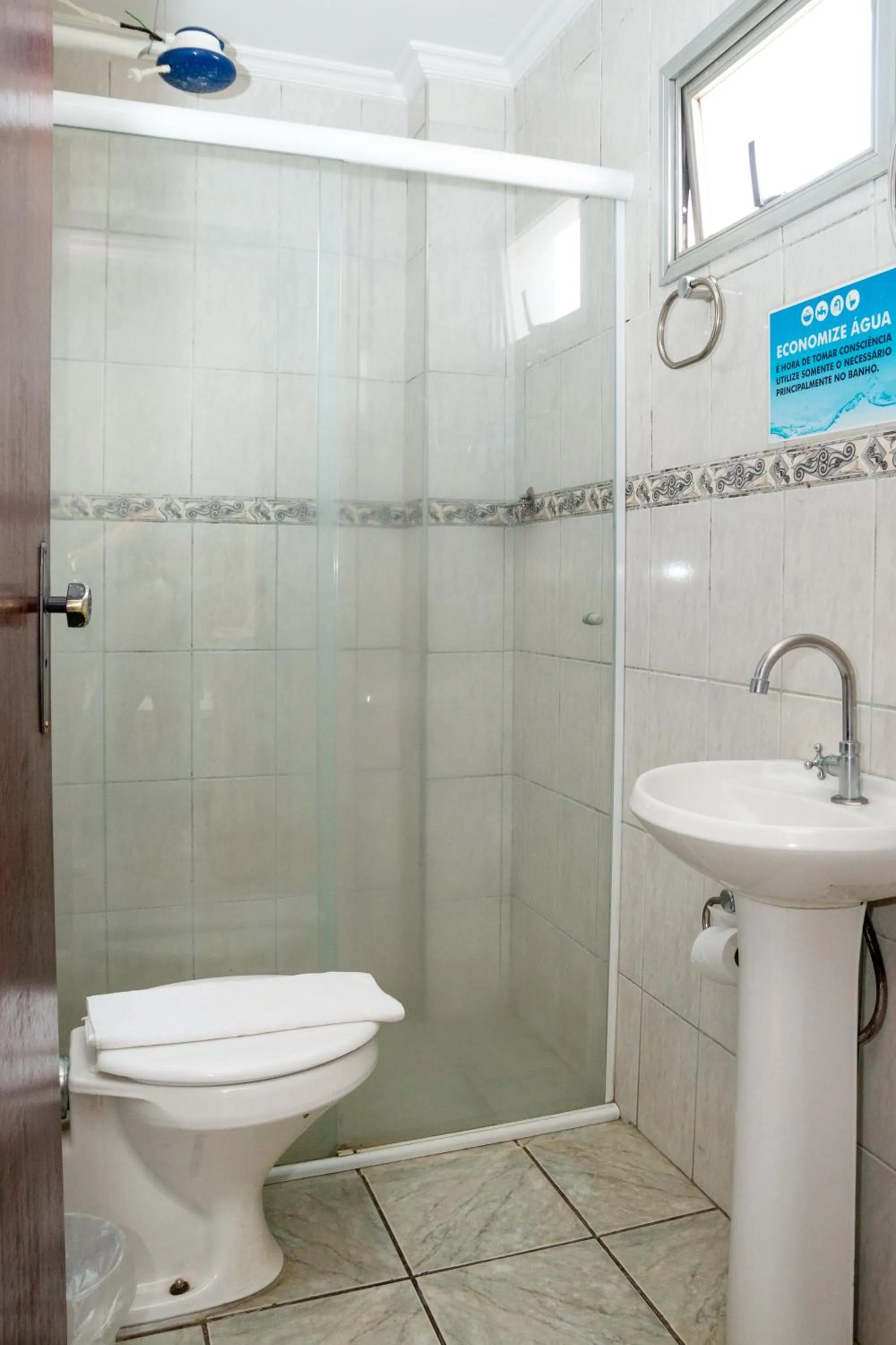 Shower in RUBY HOSPEDAGENS