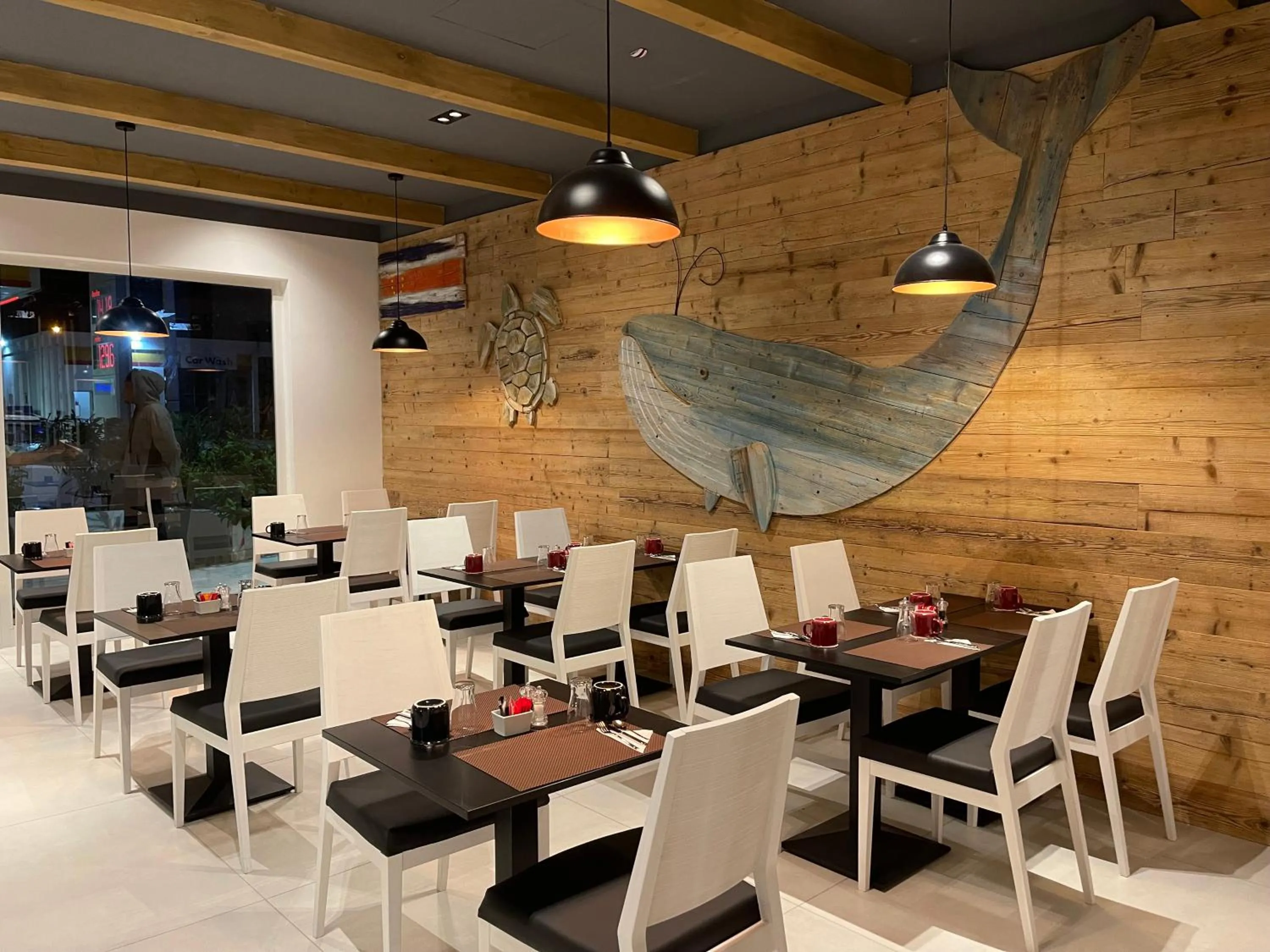 Restaurant/places to eat in Oasis White Hotel