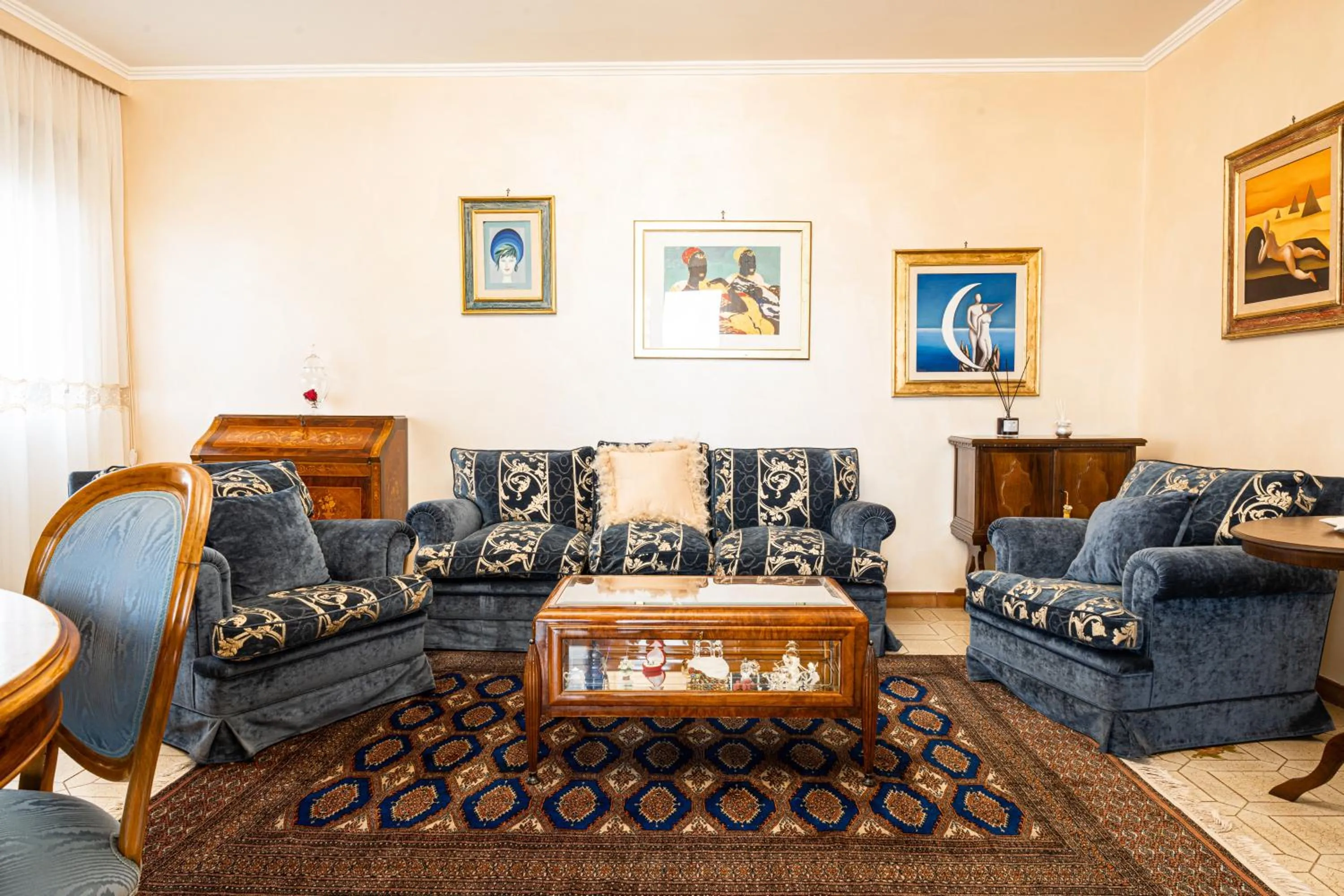 Two-Bedroom Apartment in Quinto Piano