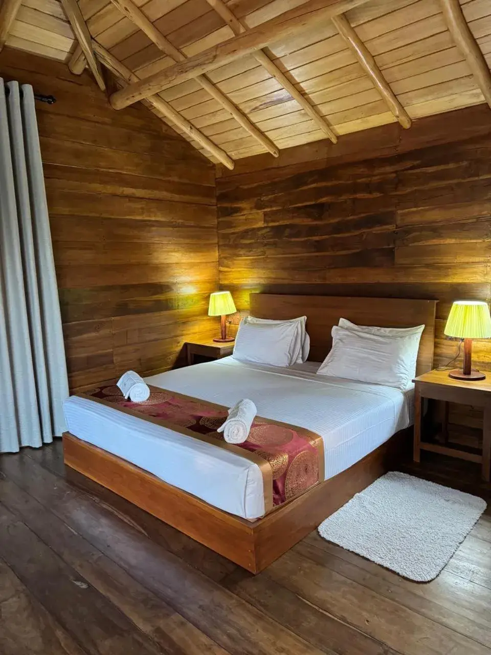 Double Room with Lake View - single occupancy in OHEI Double Room with Lake View - single occupancy in OHEI