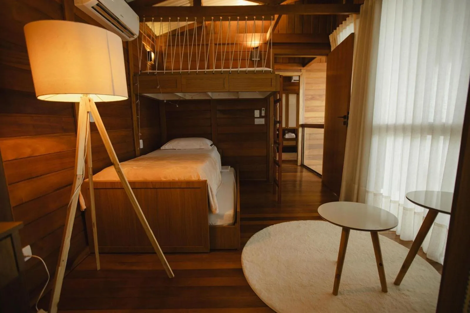 Living room, Bed in Ilha do Mel Lodges