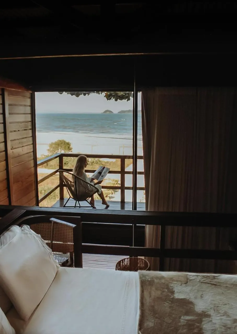 Living room, Bed in Ilha do Mel Lodges