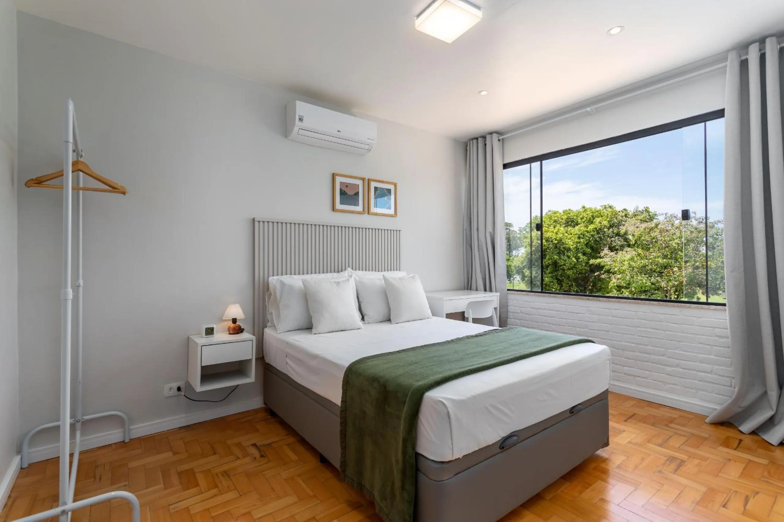 Apartment in 2 km da Praia da Alvorada, próximo ao Barra Shopping - AM203
