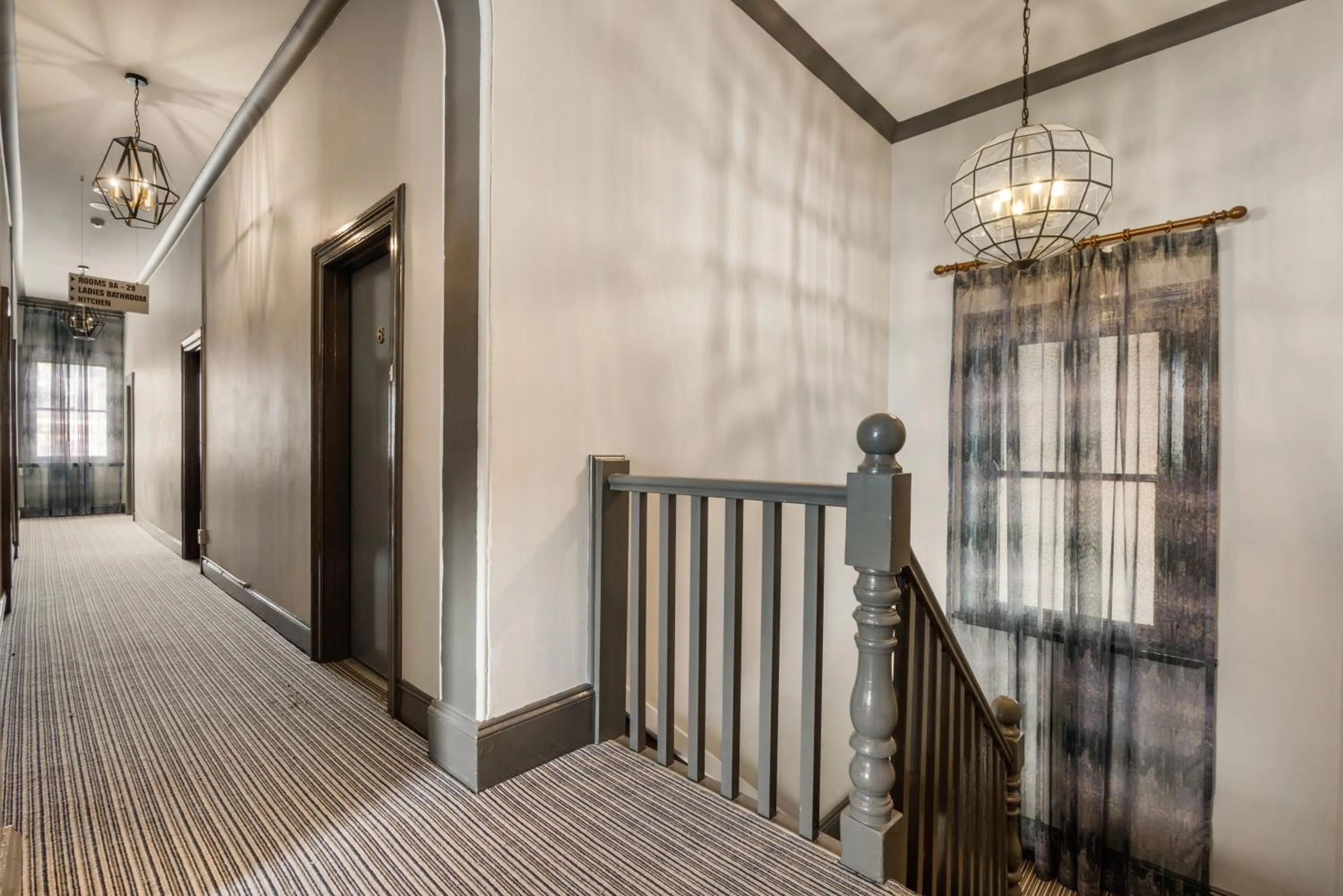 Property building, Bed in The Great Western Hotel