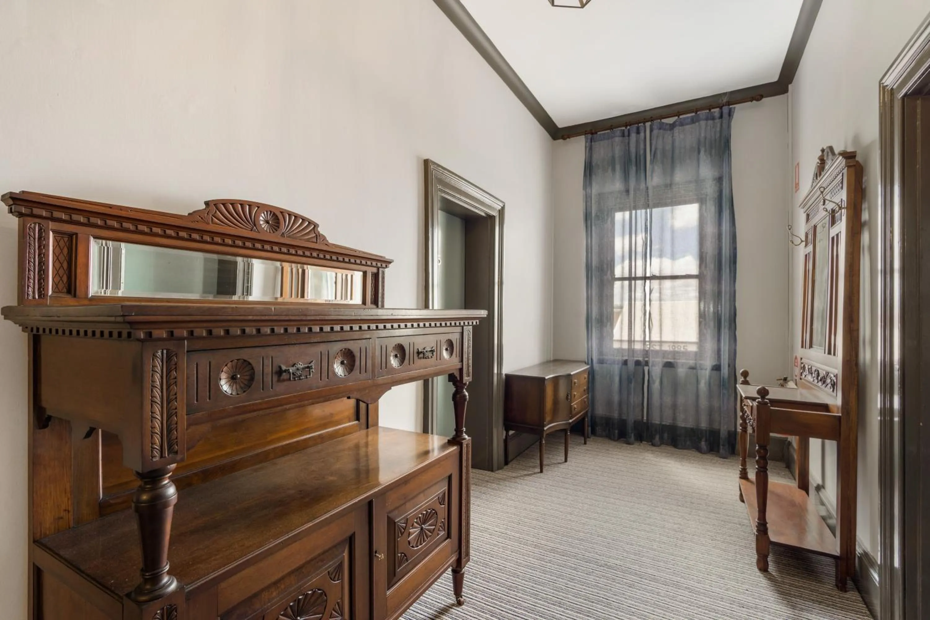 Property building, Bed in The Great Western Hotel