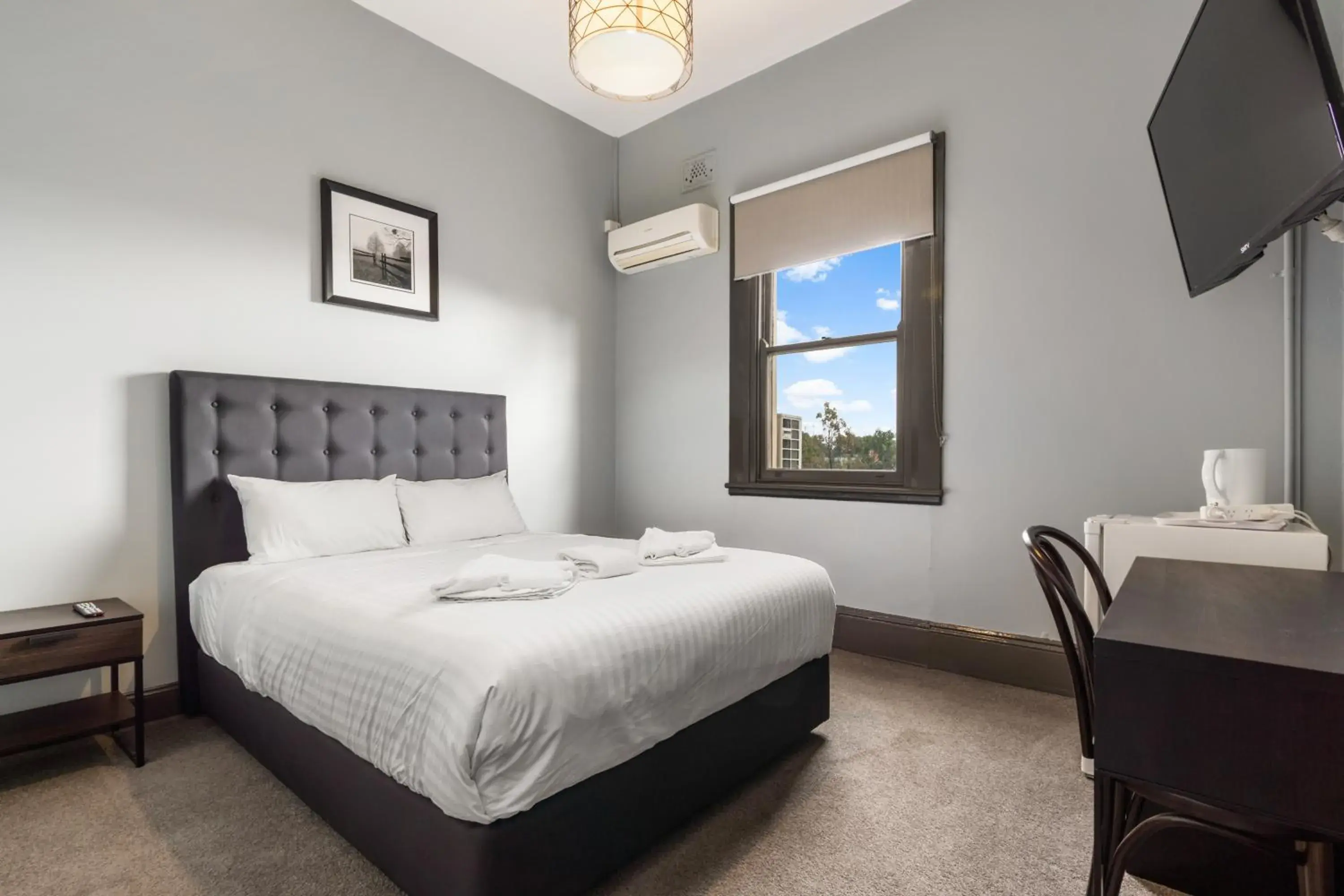 Standard Double Room with Shared Bathroom in The Great Western Hotel Standard Double Room with Shared Bathroom in The Great Western Hotel