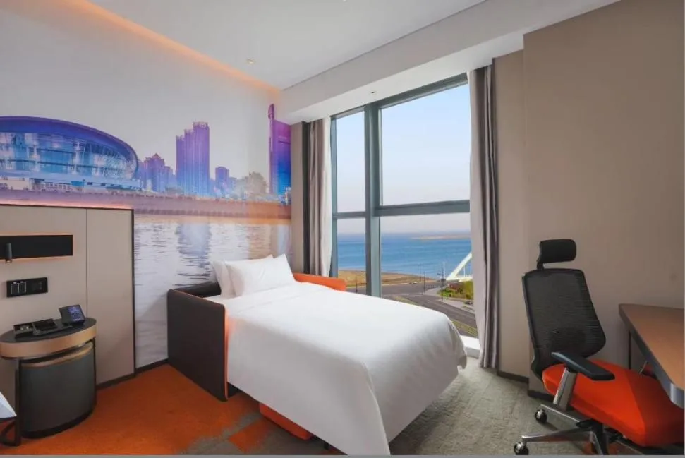 Bed in Hampton By Hilton Shenzhen Futian Mangrove Park Apartments