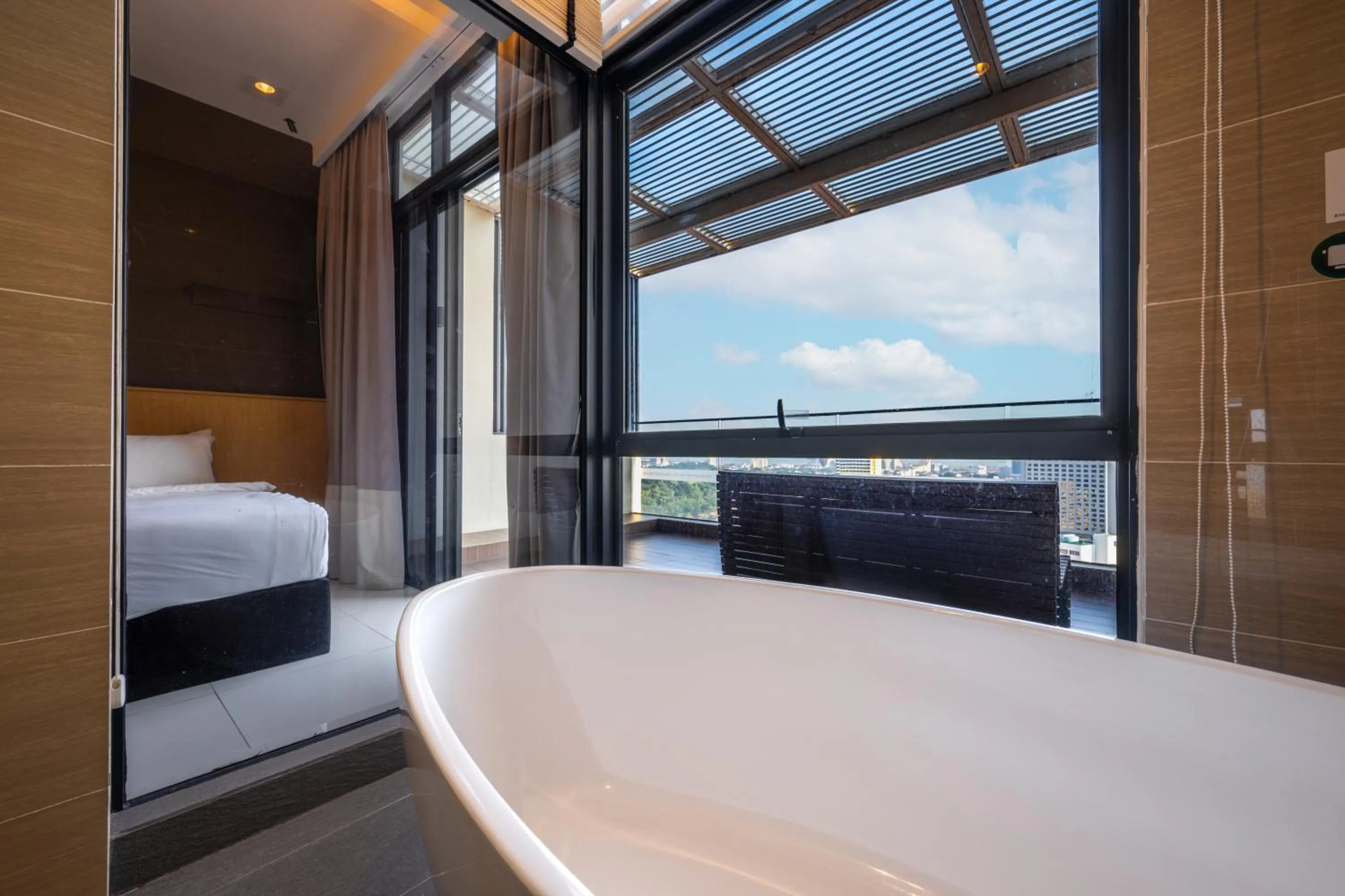 Bath, Bed in Greystone 99 Suites