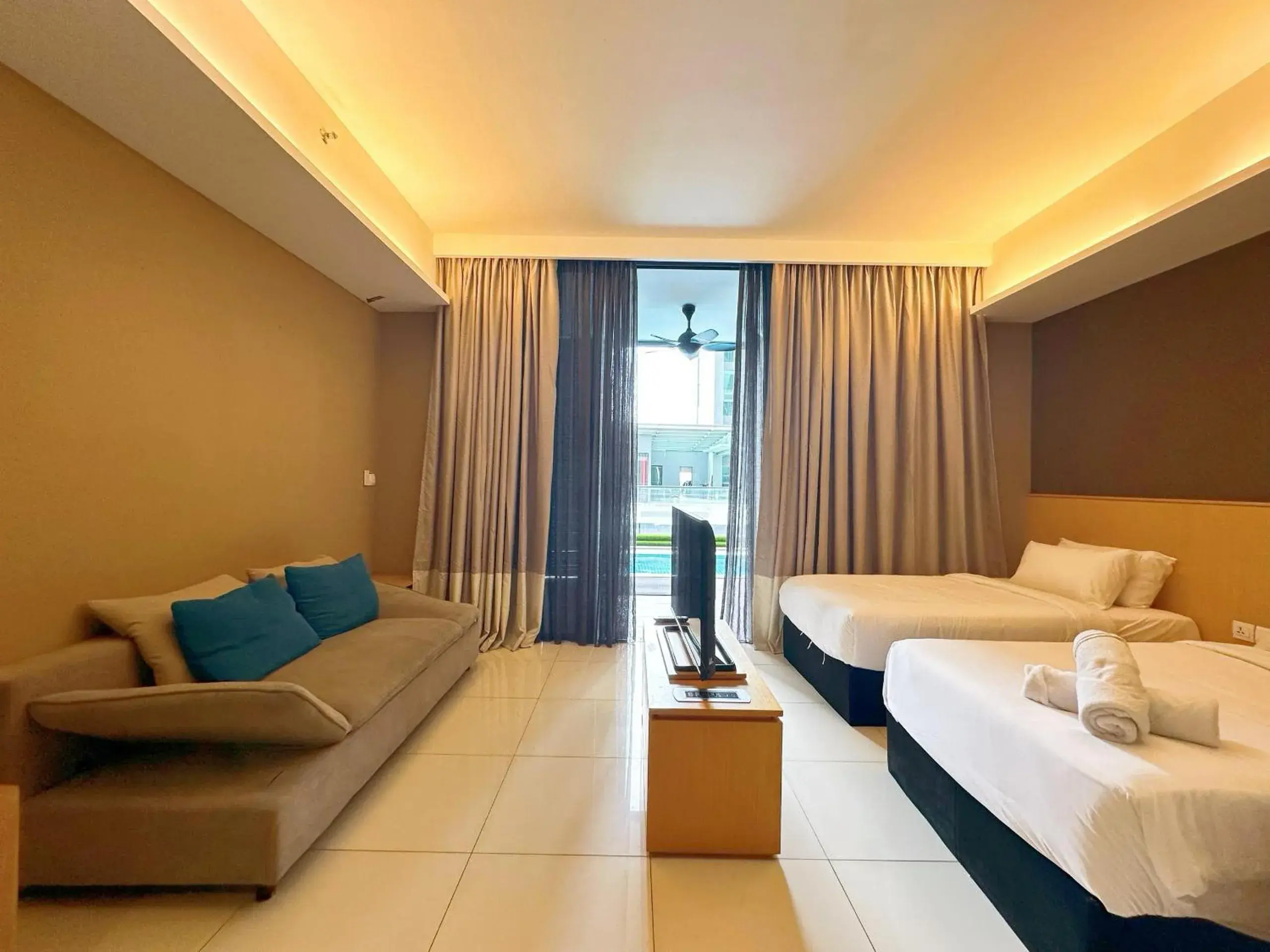 Twin Room with Pool View in Greystone 99 Suites Twin Room with Pool View in Greystone 99 Suites