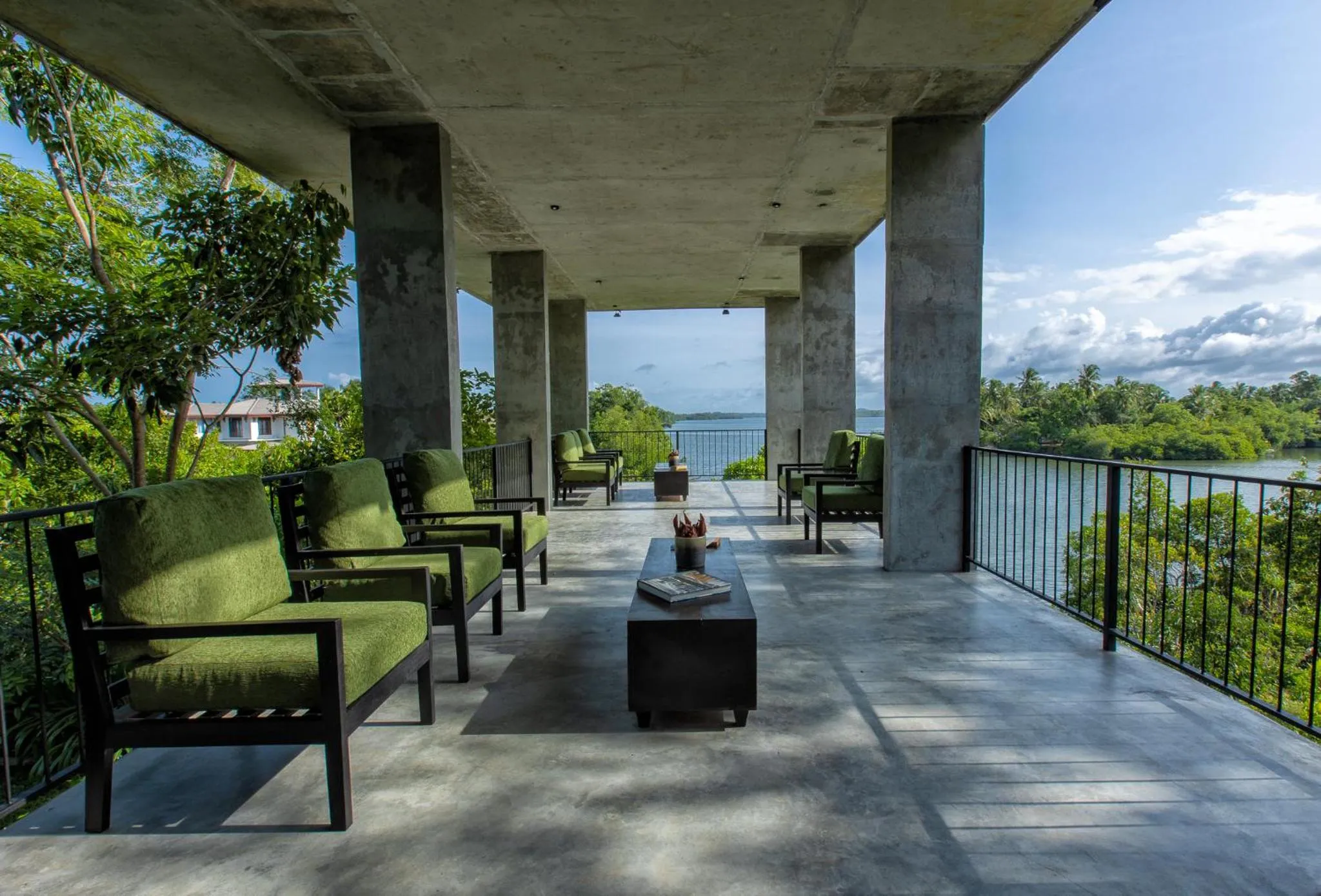 Restaurant/places to eat in Splendour Residence