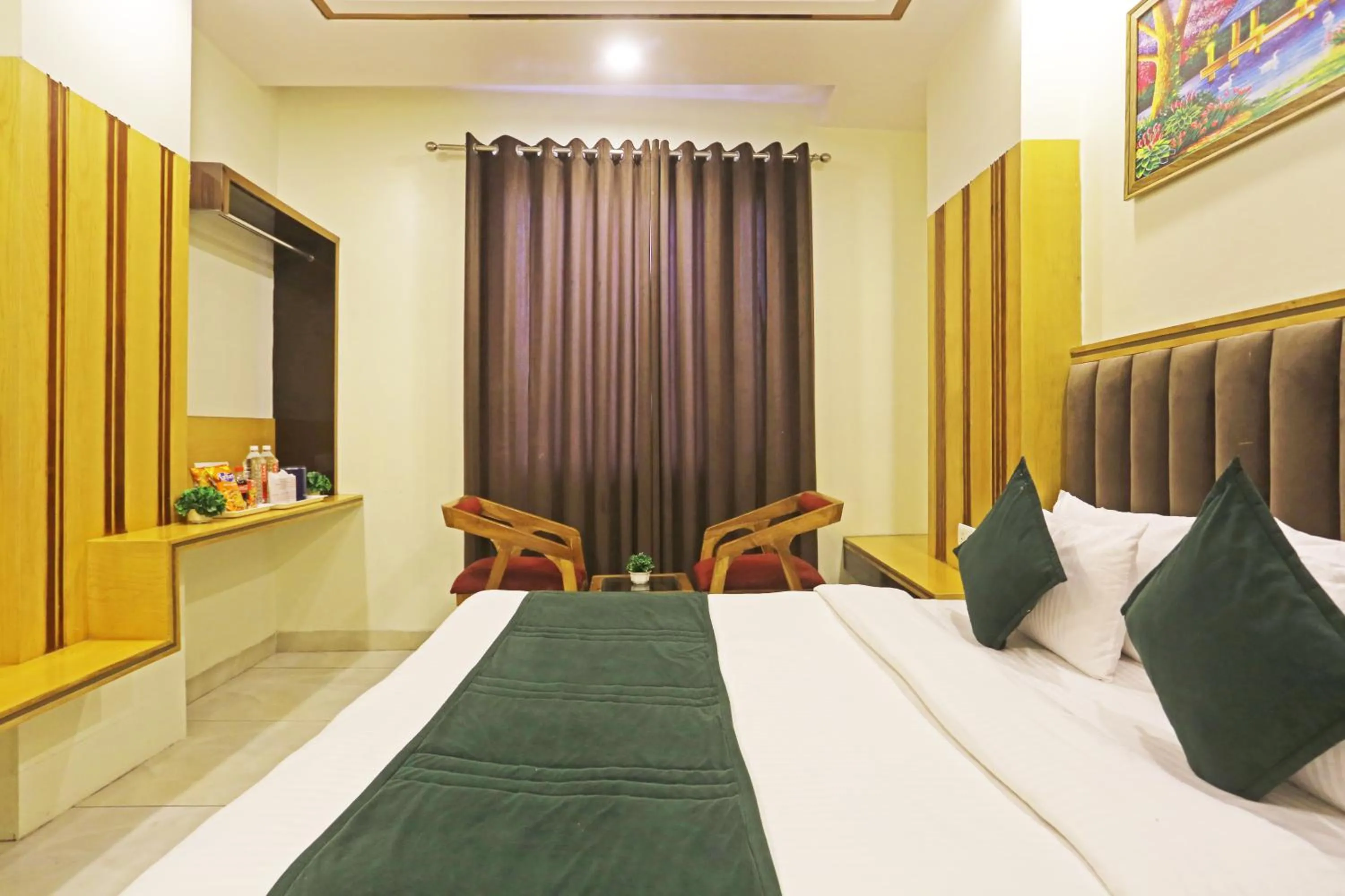 Bed in Hotel Aman Imperial Just a Minute Away From New Delhi Railway Station and Connaught place