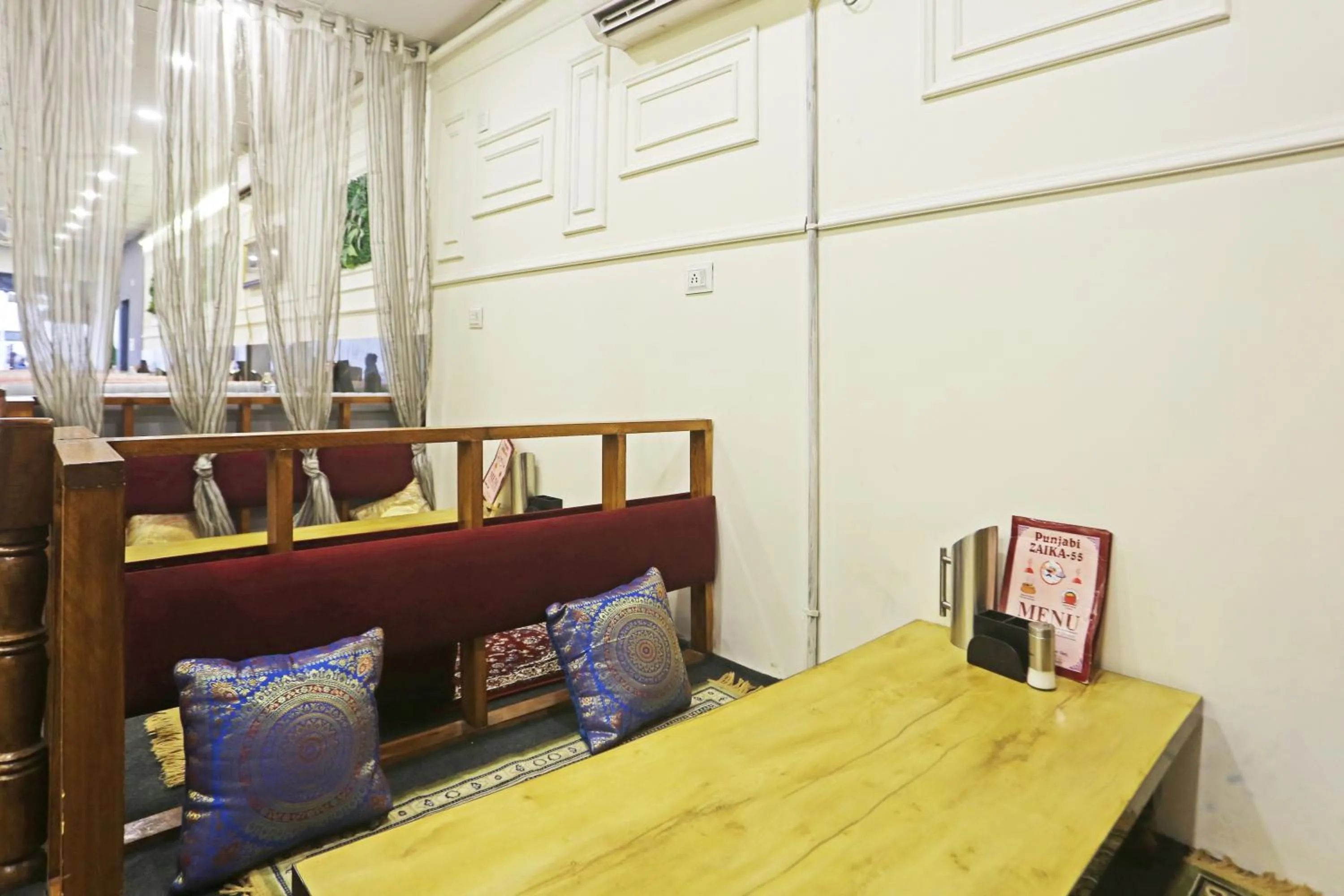 Restaurant/places to eat in Hotel Aman Imperial Just a Minute Away From New Delhi Railway Station and Connaught place