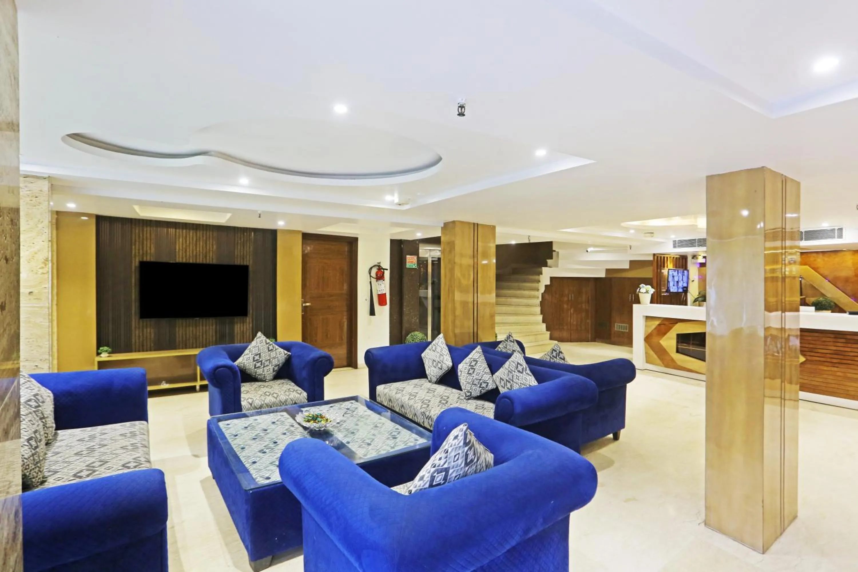 Communal lounge/ TV room in Hotel Aman Imperial Just a Minute Away From New Delhi Railway Station and Connaught place