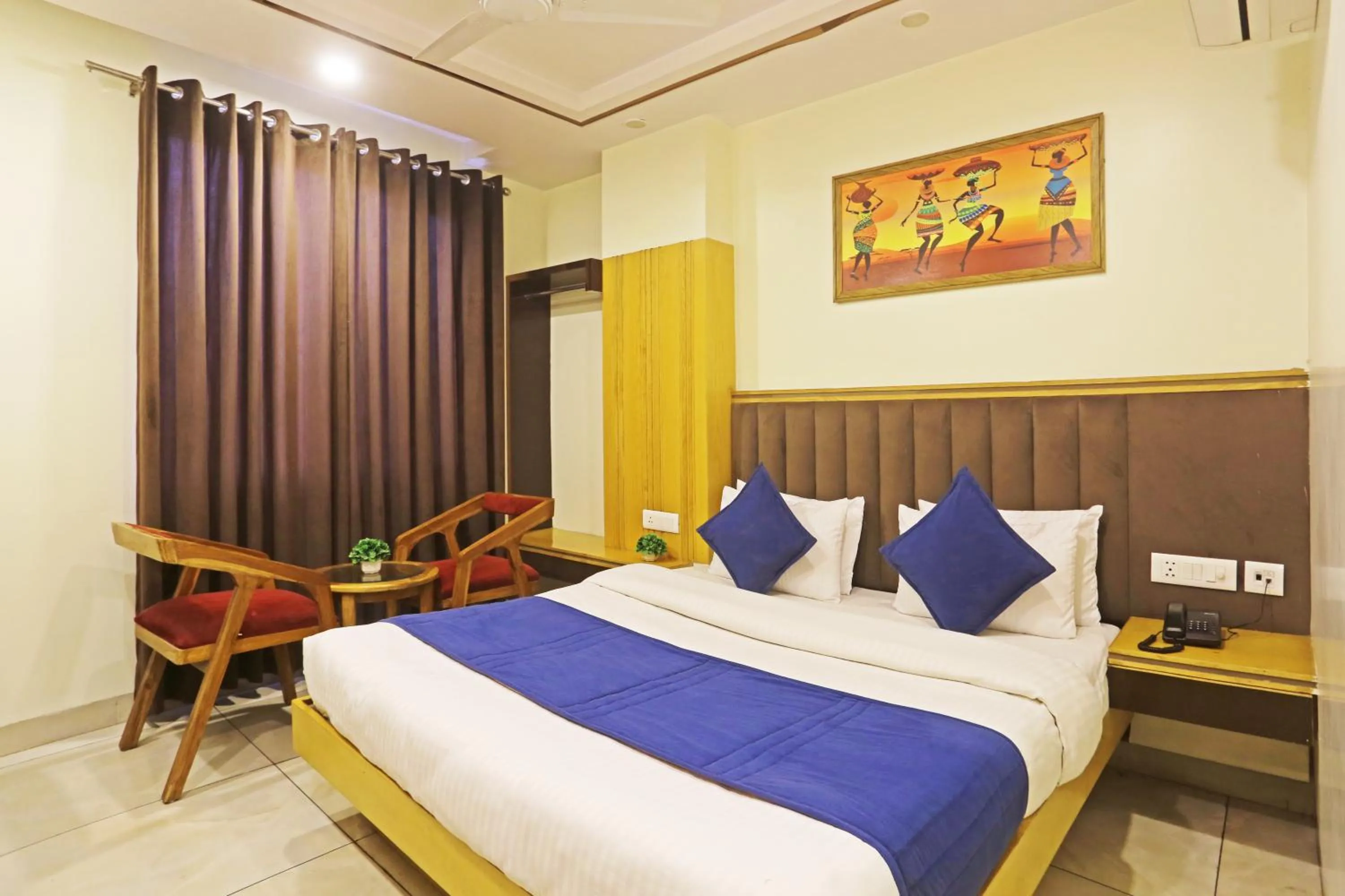 Bed in Hotel Aman Imperial Just a Minute Away From New Delhi Railway Station and Connaught place