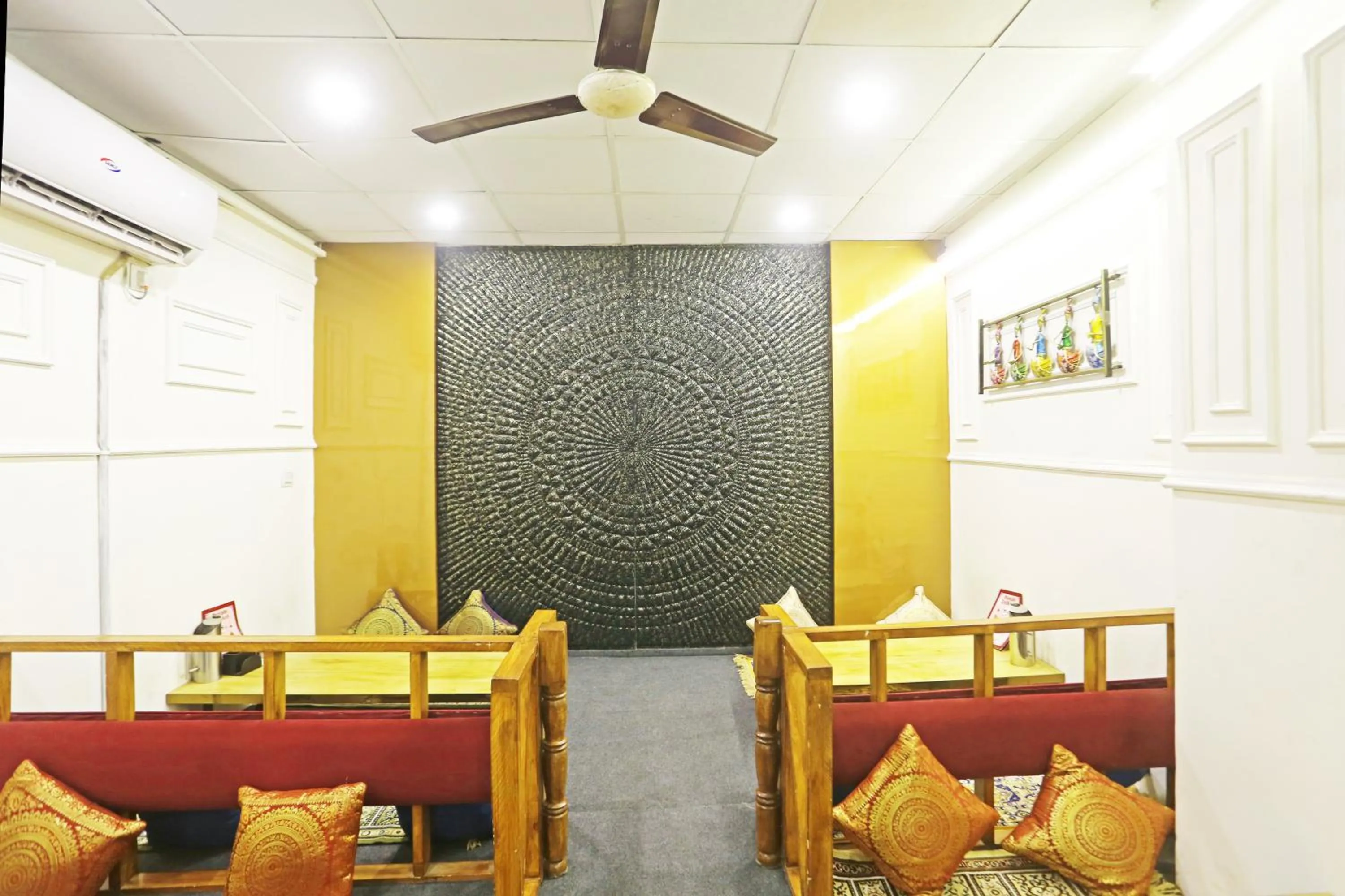 Restaurant/places to eat in Hotel Aman Imperial Just a Minute Away From New Delhi Railway Station and Connaught place