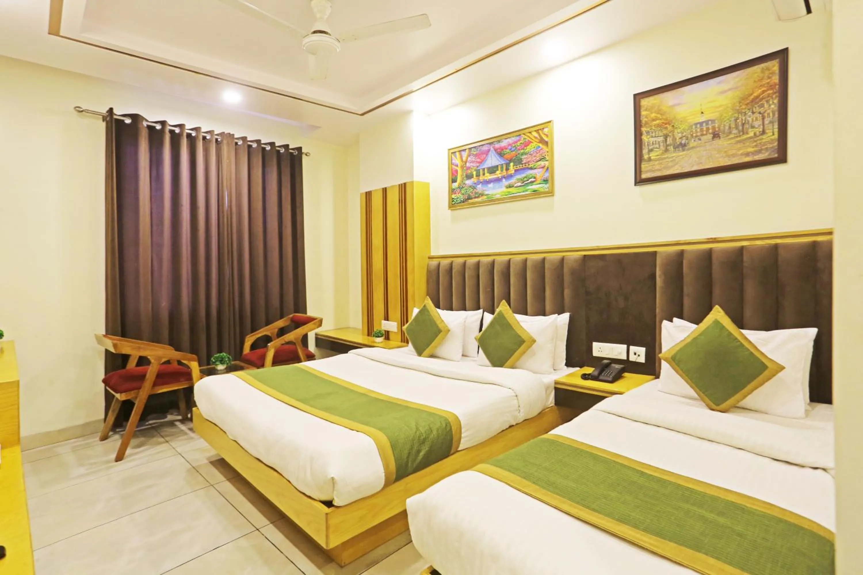 Bed in Hotel Aman Imperial Just a Minute Away From New Delhi Railway Station and Connaught place