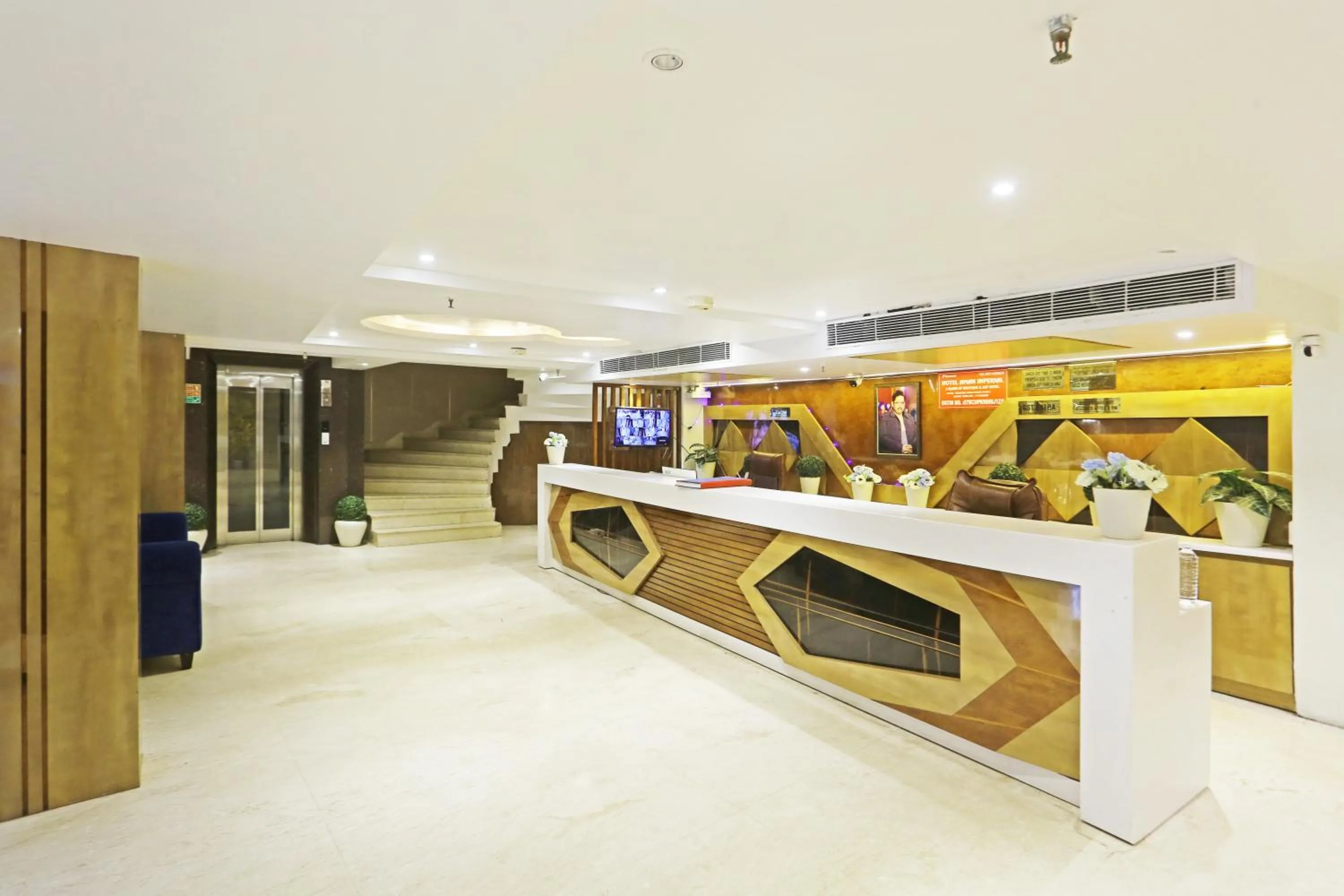 Lobby or reception in Hotel Aman Imperial Just a Minute Away From New Delhi Railway Station and Connaught place