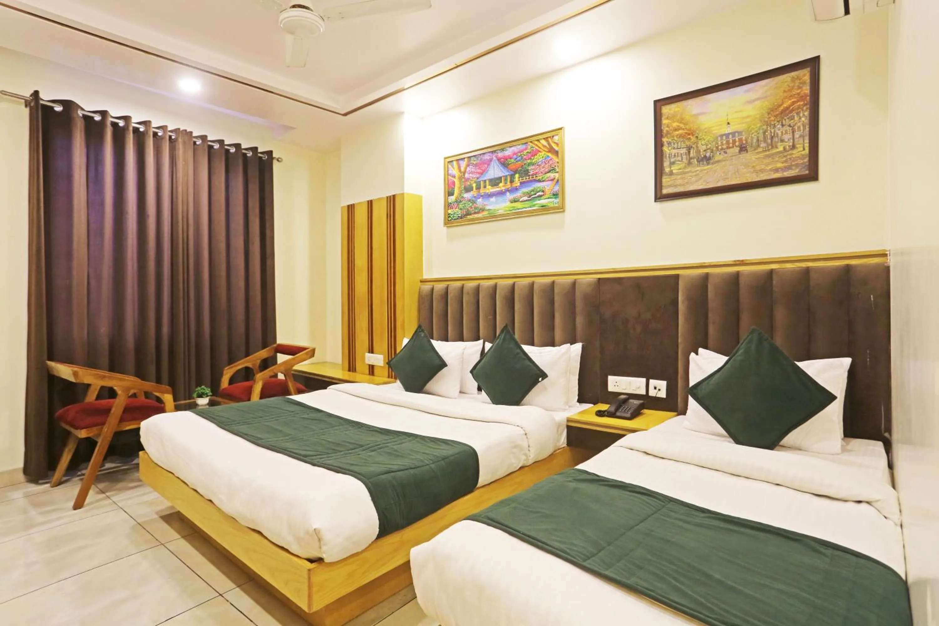 Bed in Hotel Aman Imperial Just a Minute Away From New Delhi Railway Station and Connaught place