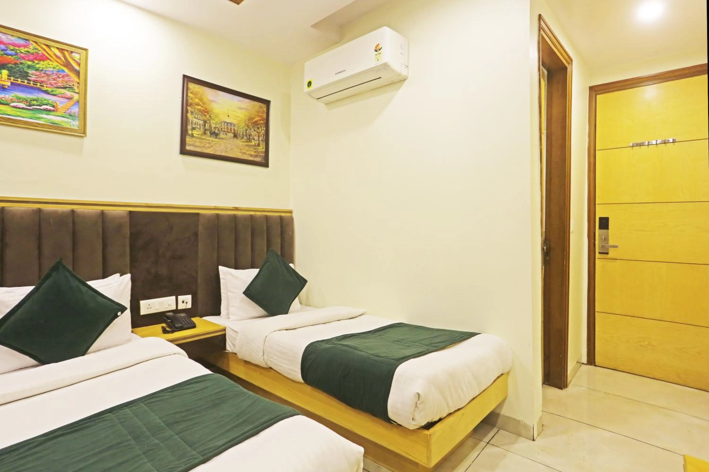 Bed in Hotel Aman Imperial Just a Minute Away From New Delhi Railway Station and Connaught place
