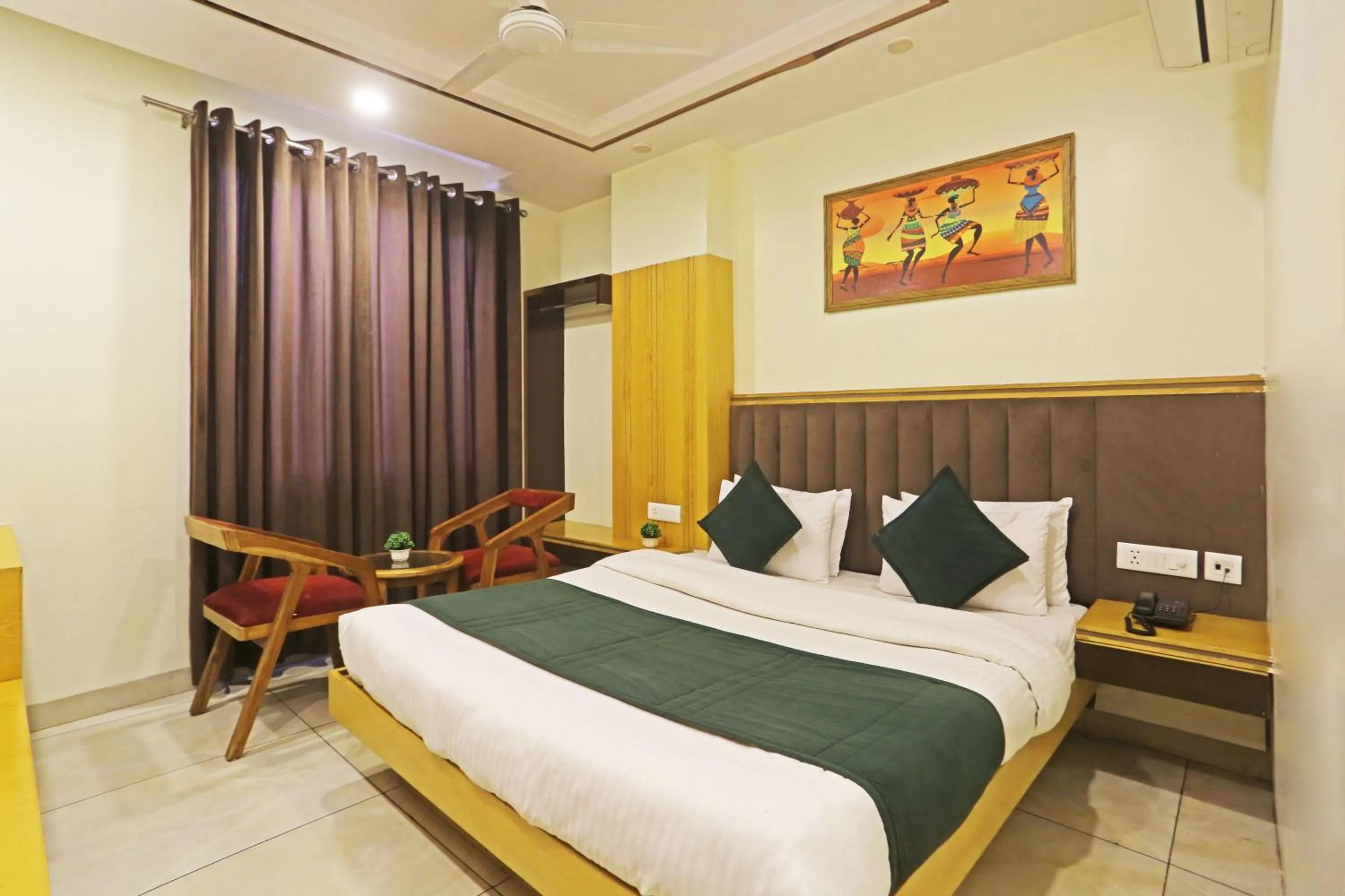 Bed in Hotel Aman Imperial Just a Minute Away From New Delhi Railway Station and Connaught place