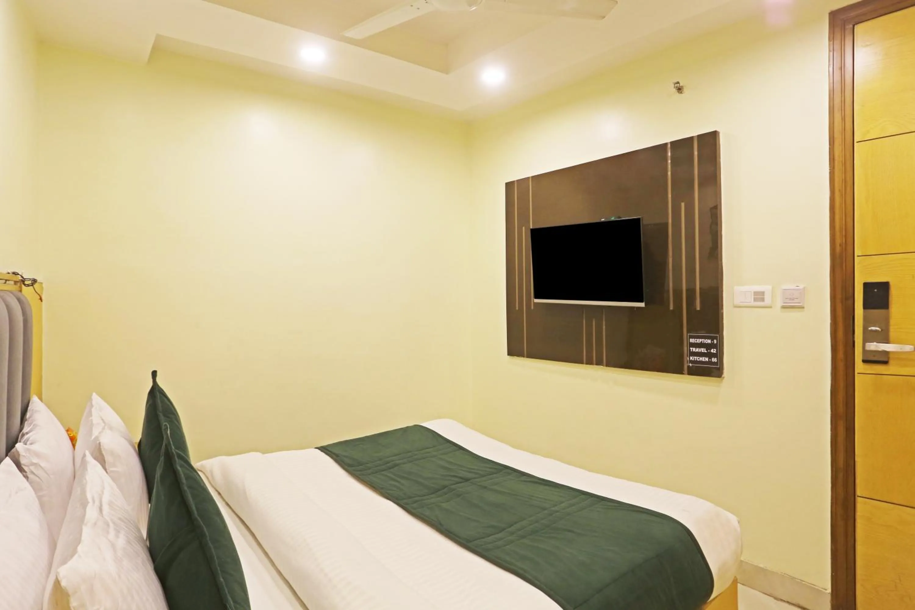 Bed in Hotel Aman Imperial Just a Minute Away From New Delhi Railway Station and Connaught place