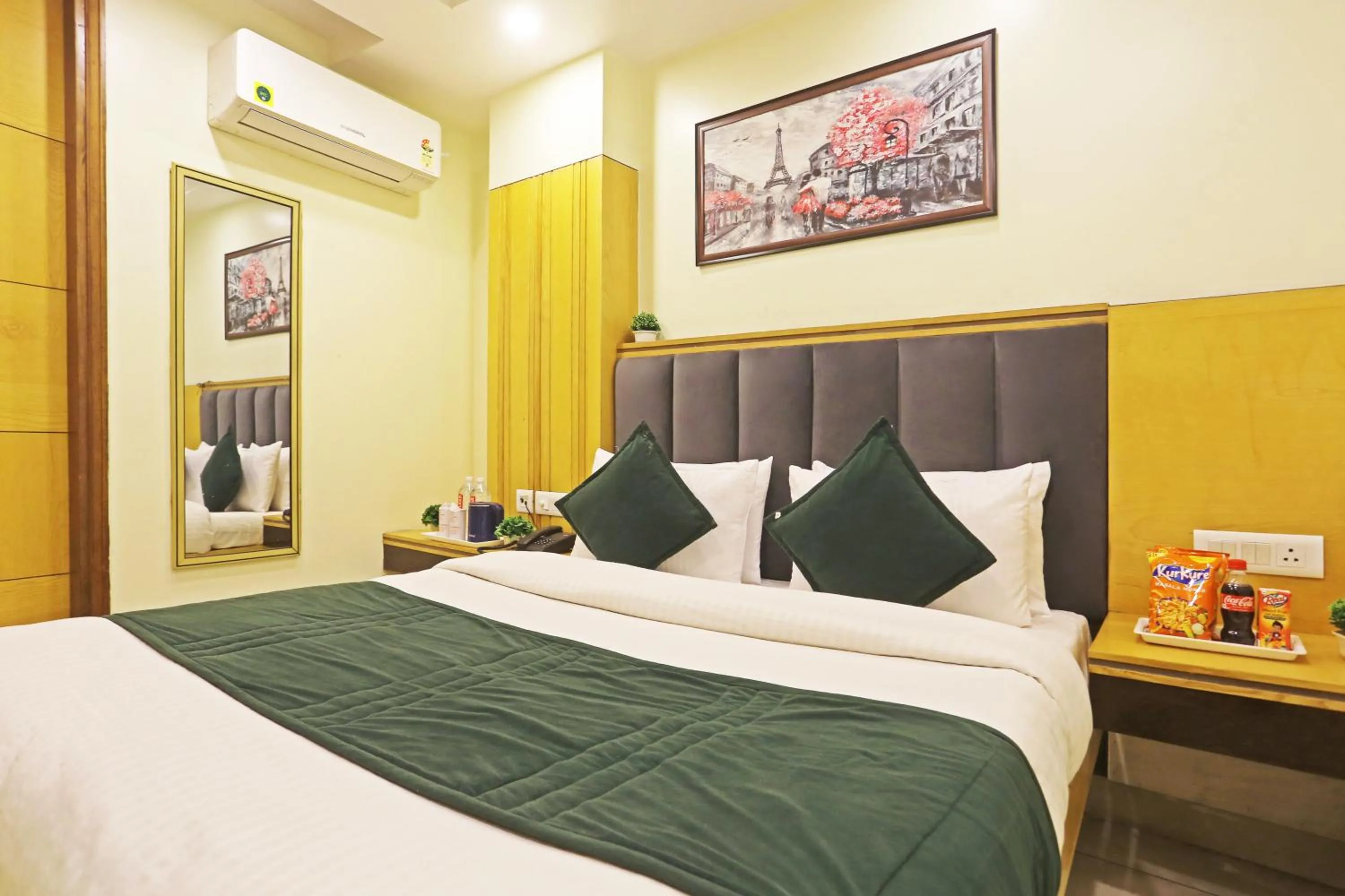 Bed in Hotel Aman Imperial Just a Minute Away From New Delhi Railway Station and Connaught place