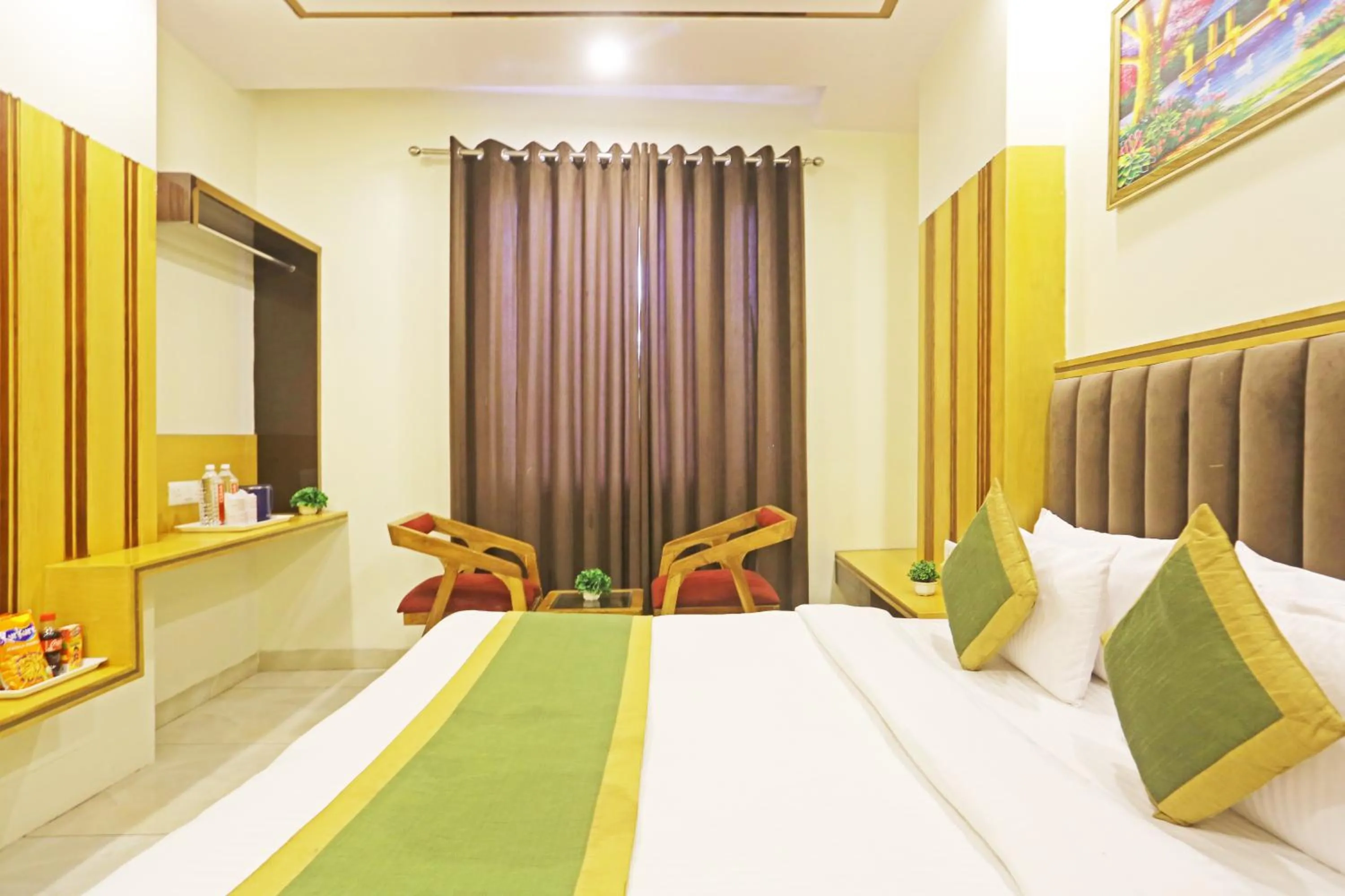 Bed in Hotel Aman Imperial Just a Minute Away From New Delhi Railway Station and Connaught place
