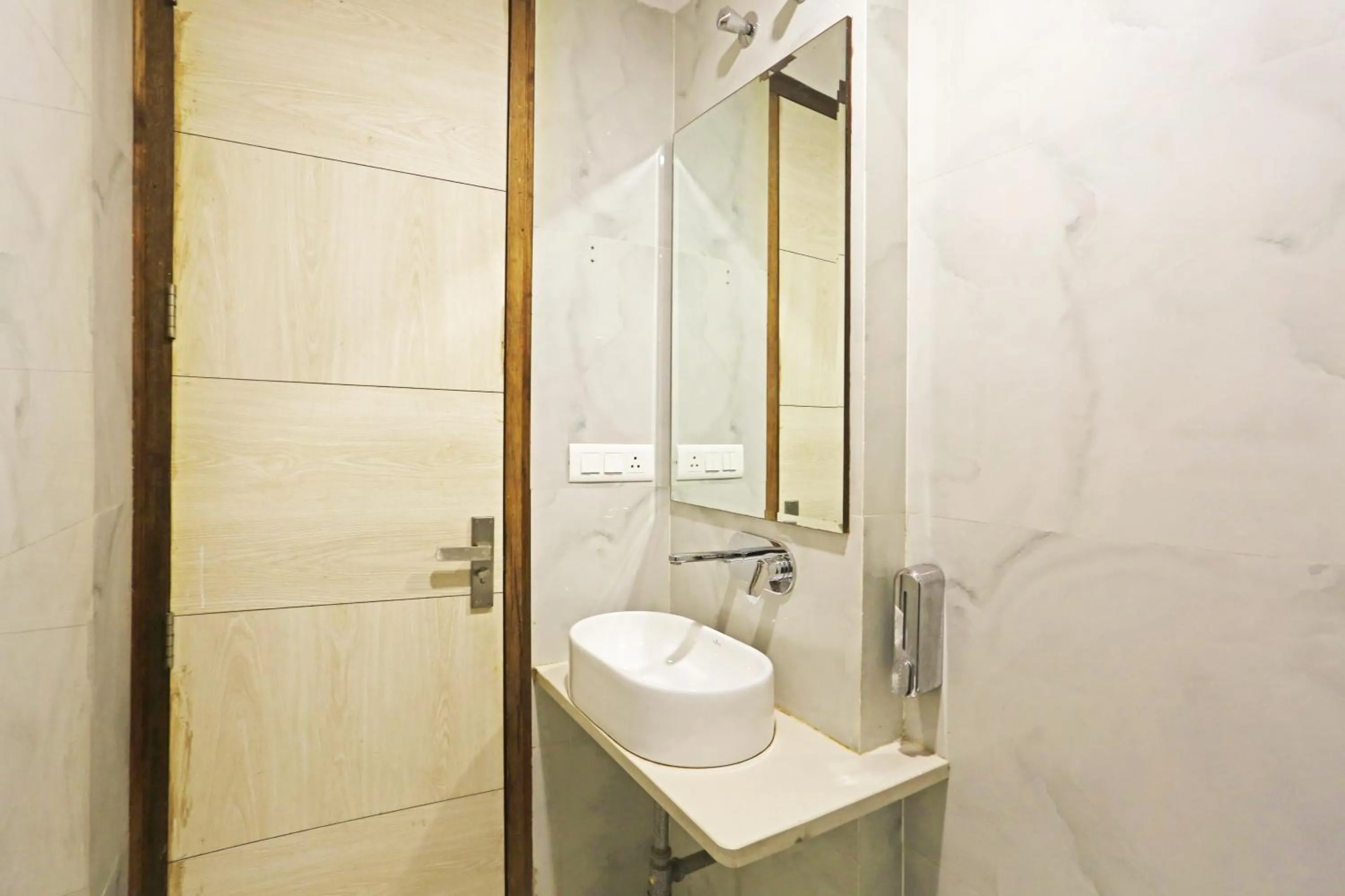 Shower in Hotel Aman Imperial Just a Minute Away From New Delhi Railway Station and Connaught place